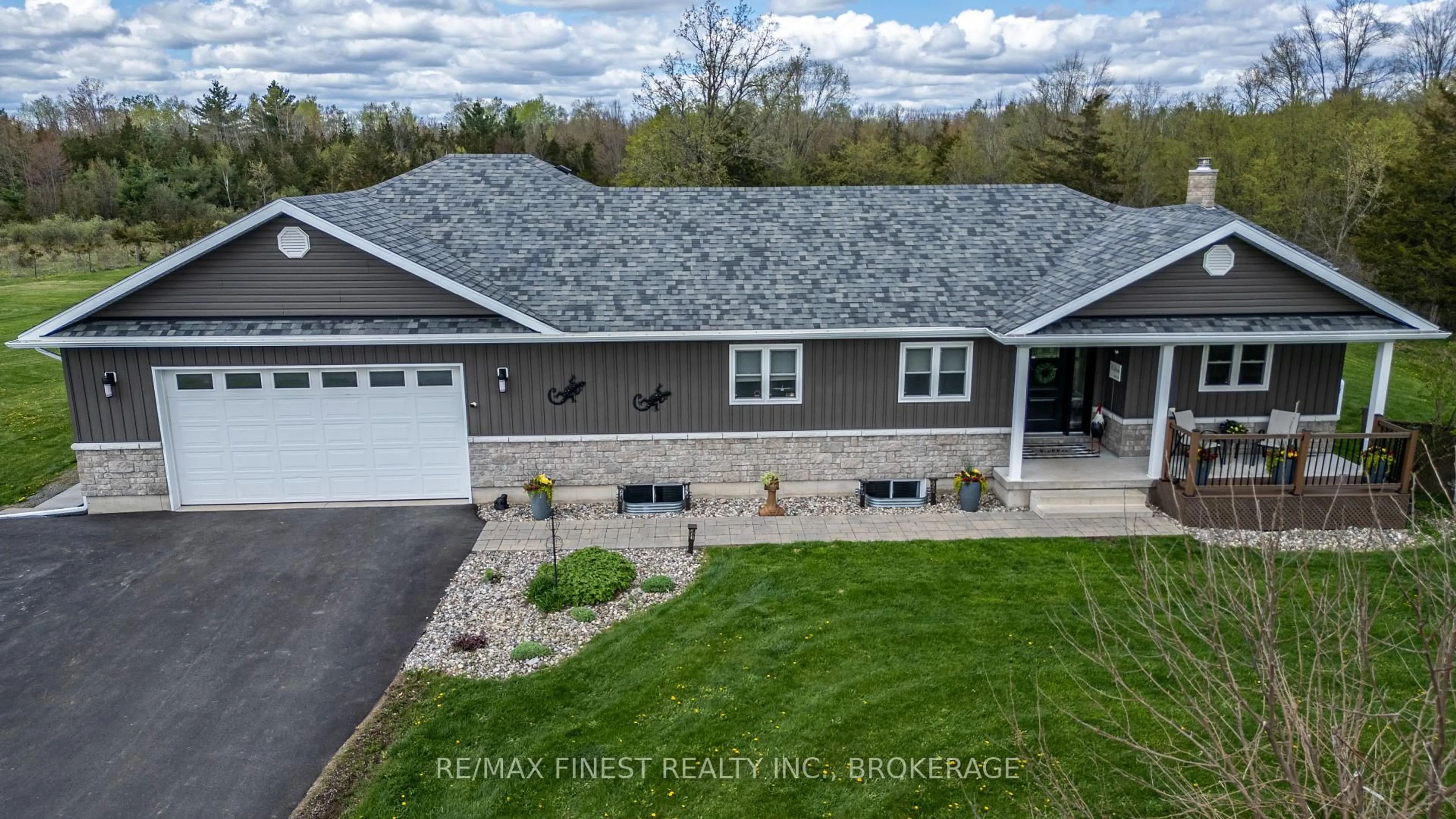 Home with vinyl exterior material, unknown for 721 Church Rd, Kaladar Ontario K0K 1Z0
