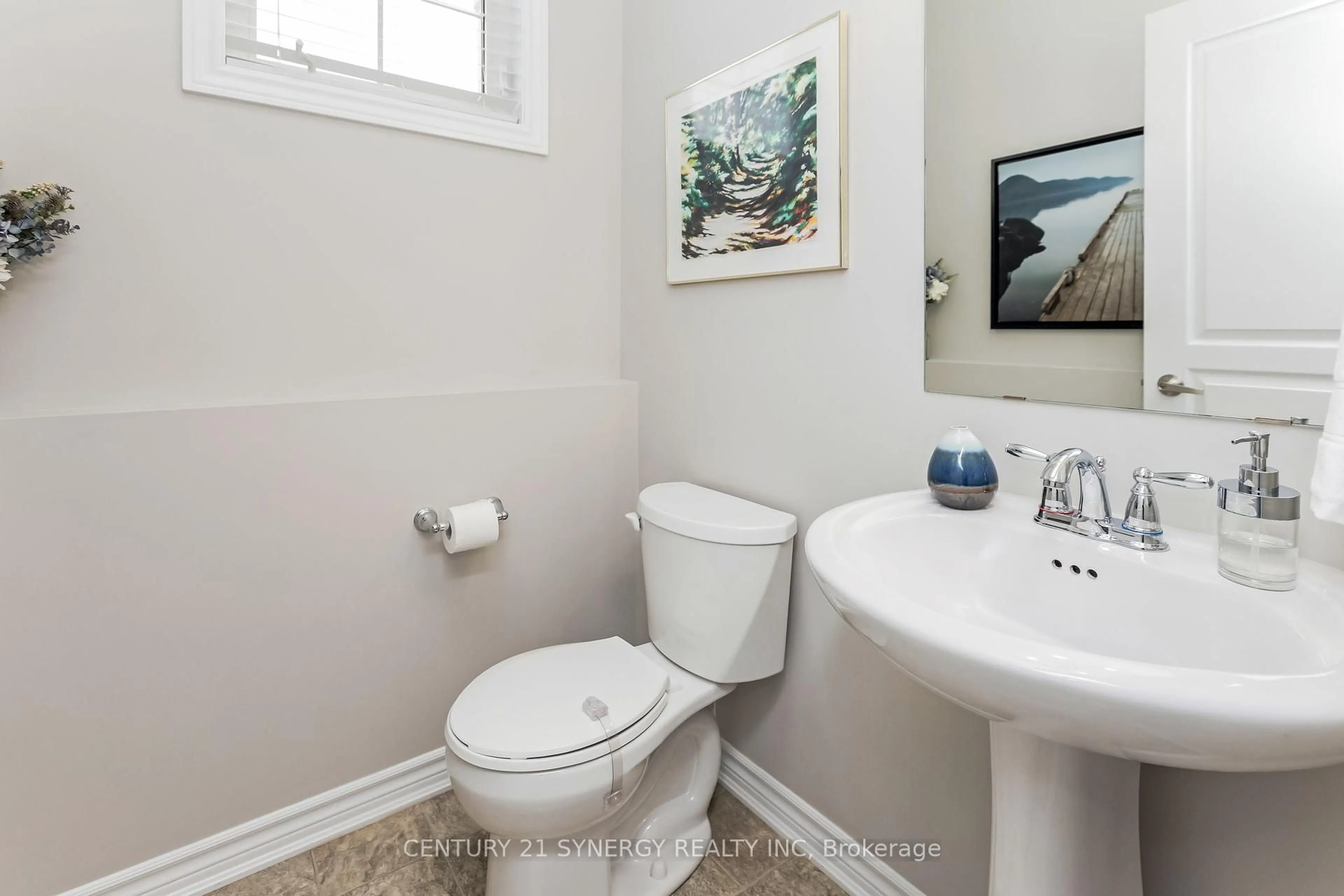 Standard bathroom, ceramic/tile floor for 126 Eclipse Cres, Ottawa Ontario K4A 0W1