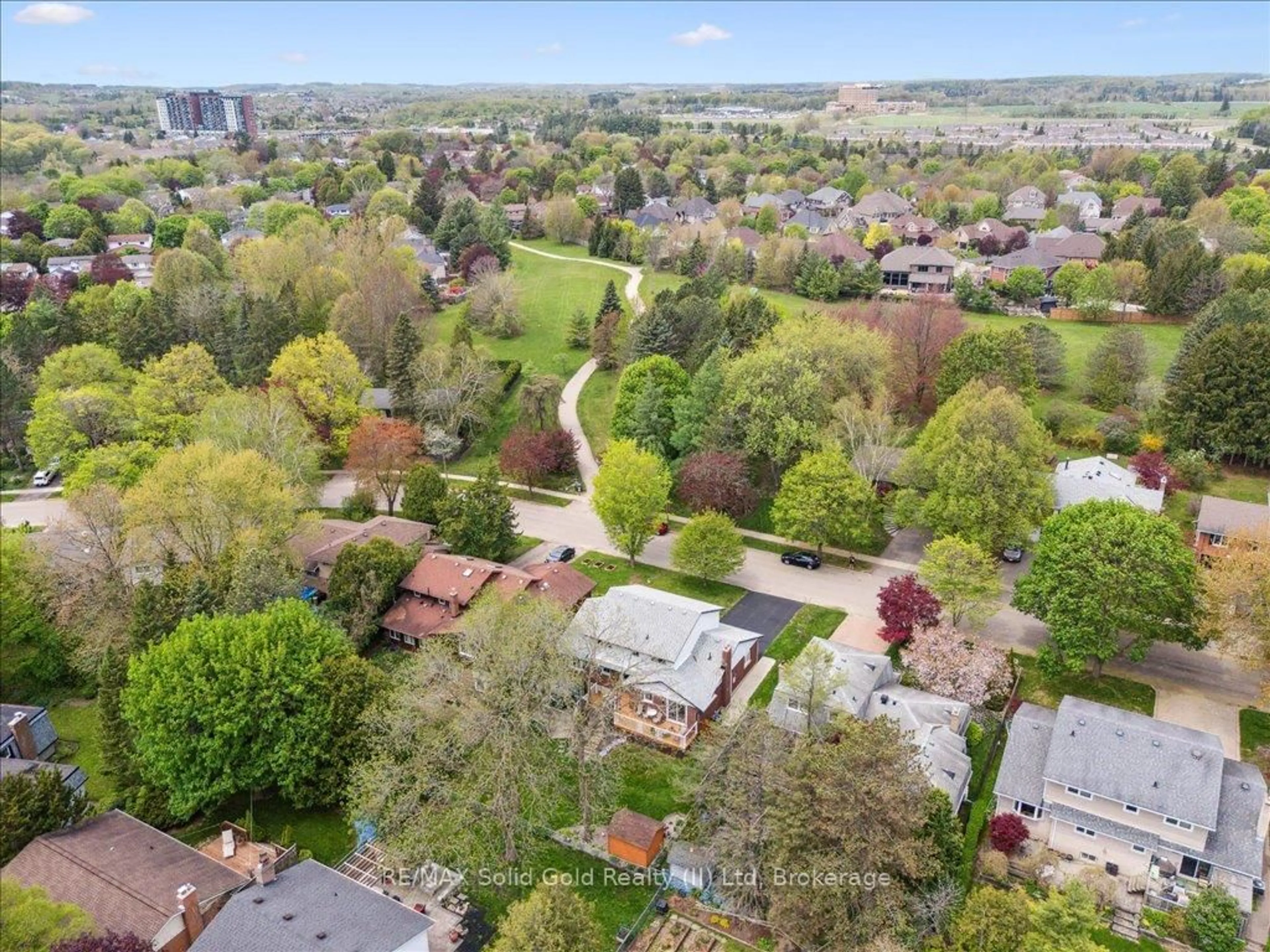 A pic from outside/outdoor area/front of a property/back of a property/a pic from drone, city buildings view from balcony for 312 Craigleith Dr, Waterloo Ontario N2L 5B3