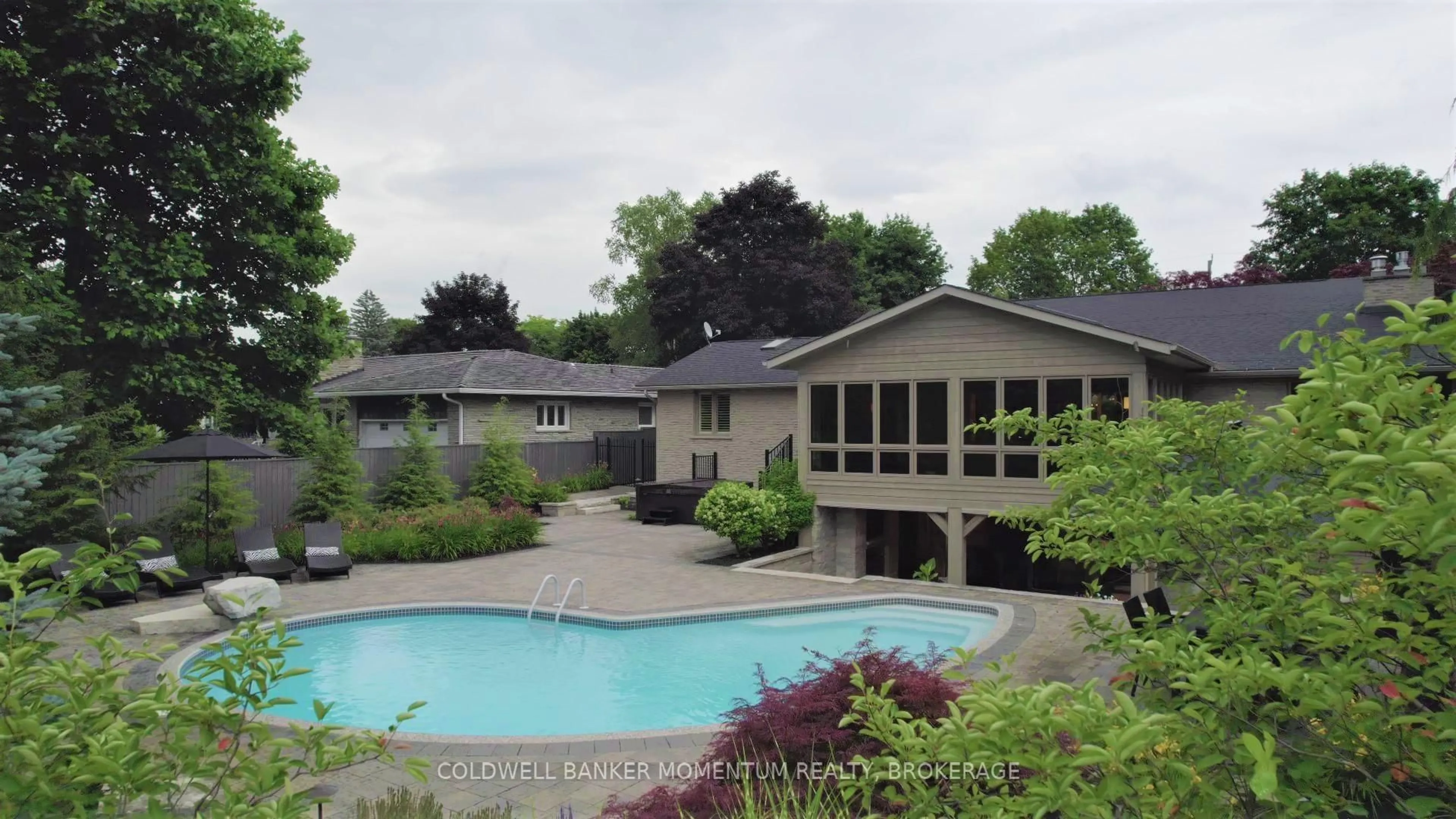 A pic from outside/outdoor area/front of a property/back of a property/a pic from drone, water/lake/river/ocean view for 25 Sunset Dr, Norfolk Ontario N3Y 4G2