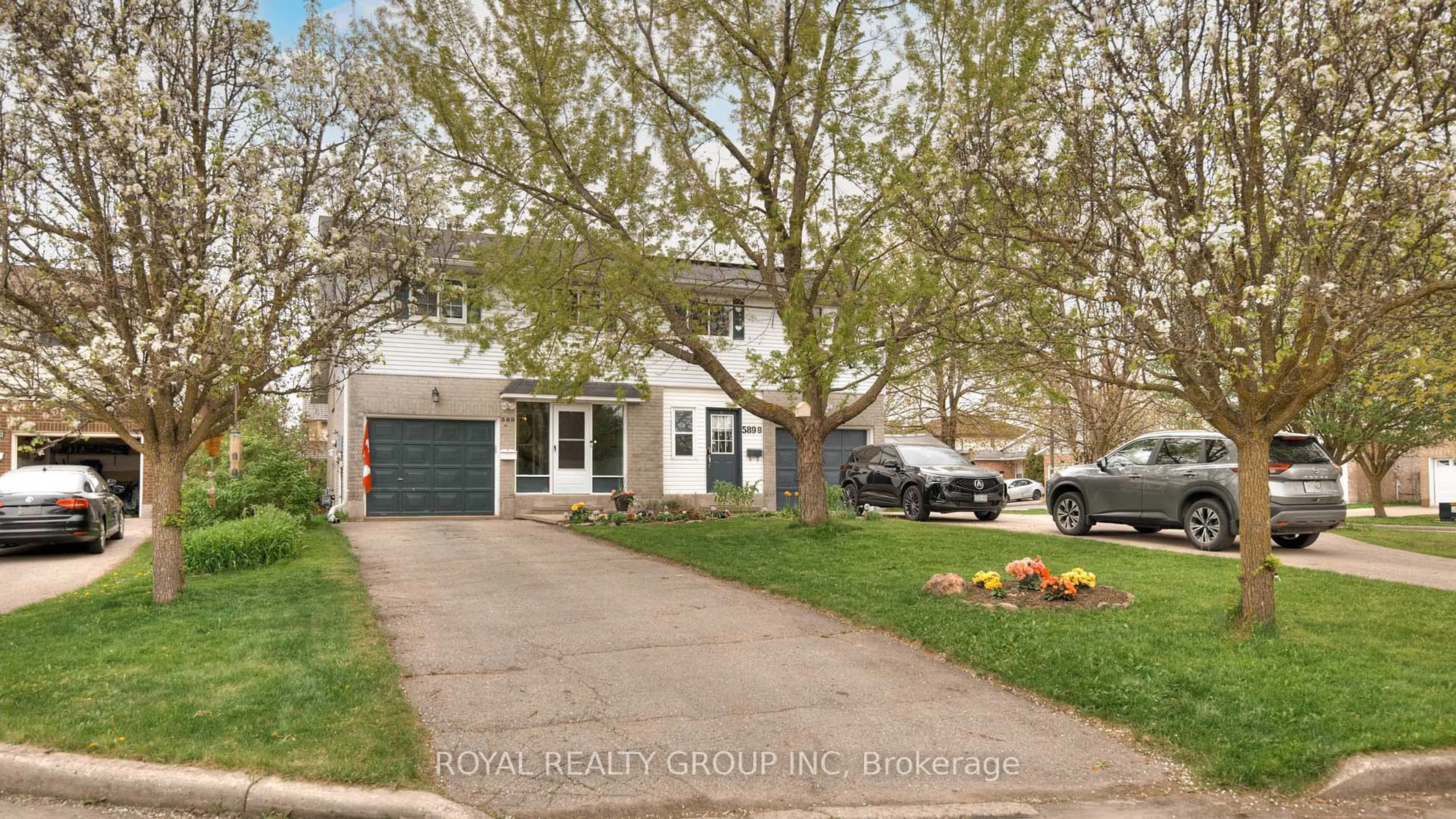 Home with vinyl exterior material, street for 589 Pinerow Crt #A, Waterloo Ontario N2K 2K5