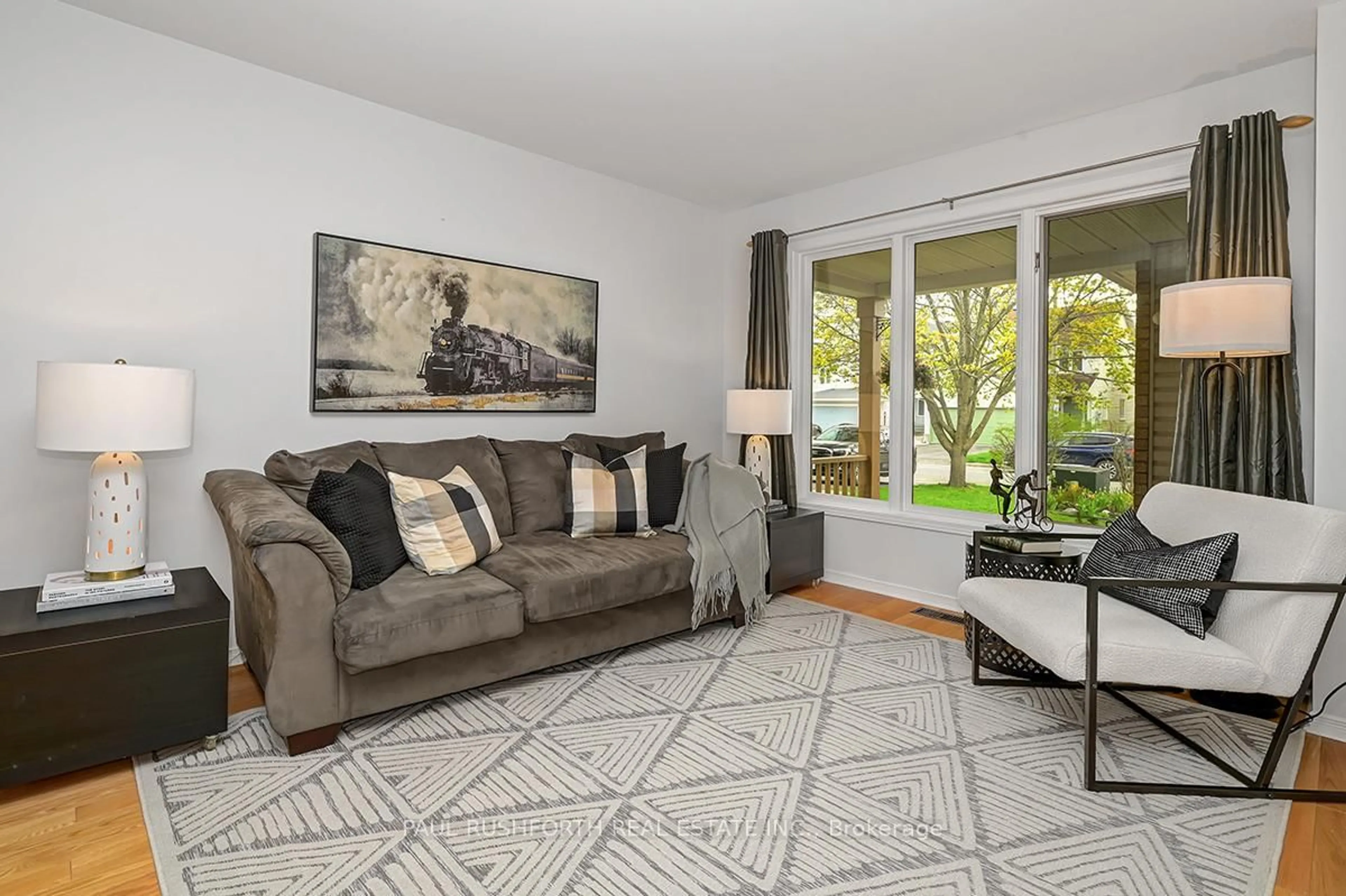 Living room with furniture, carpet floor for 6521 Tooney Dr, Orleans Ontario K1C 7H1