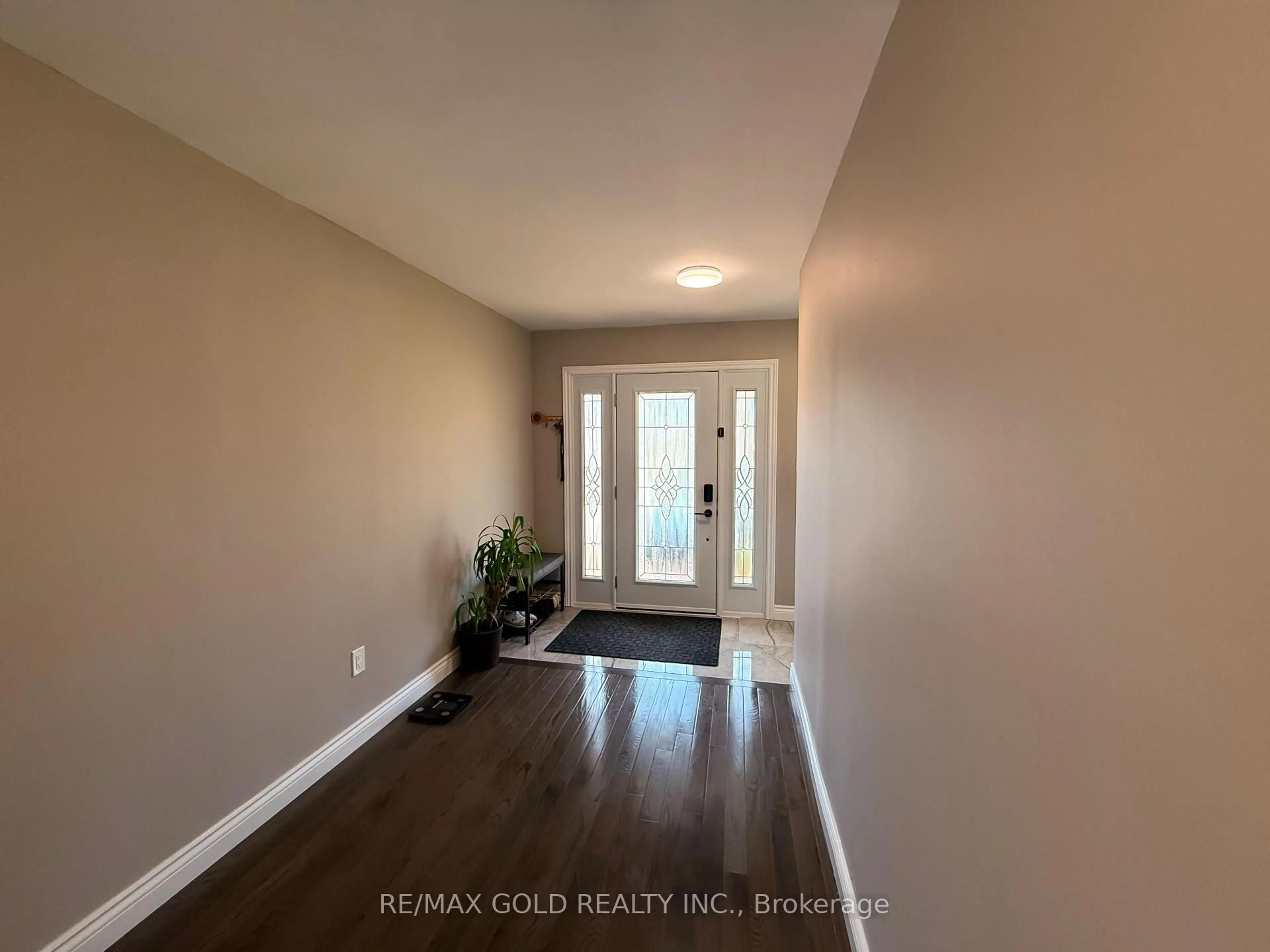 Indoor entryway for 219 Stevenson St, Guelph Ontario N1E 5A9