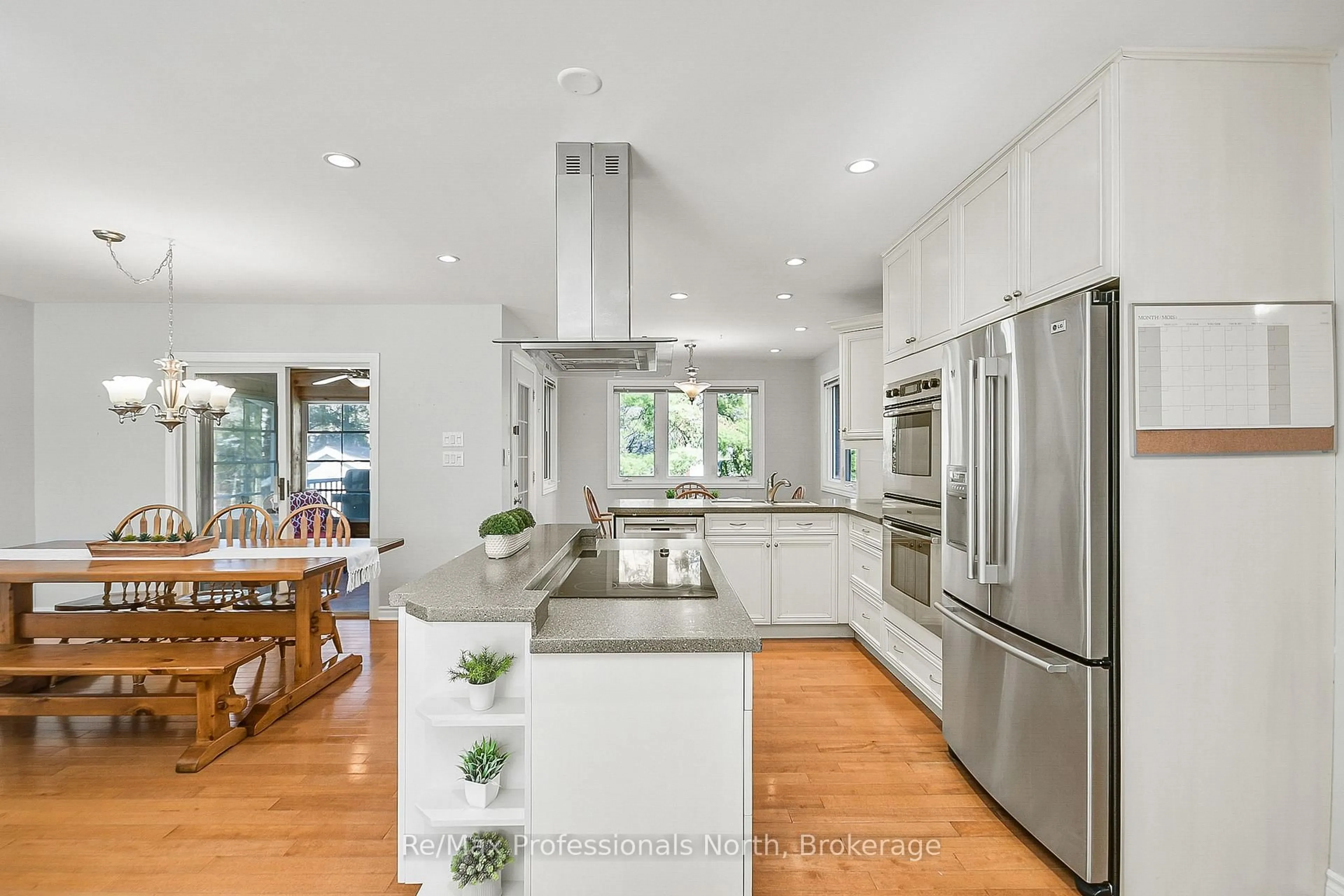 Open concept kitchen, unknown for 150 ROBINSON Ave, Gravenhurst Ontario P1P 1R5