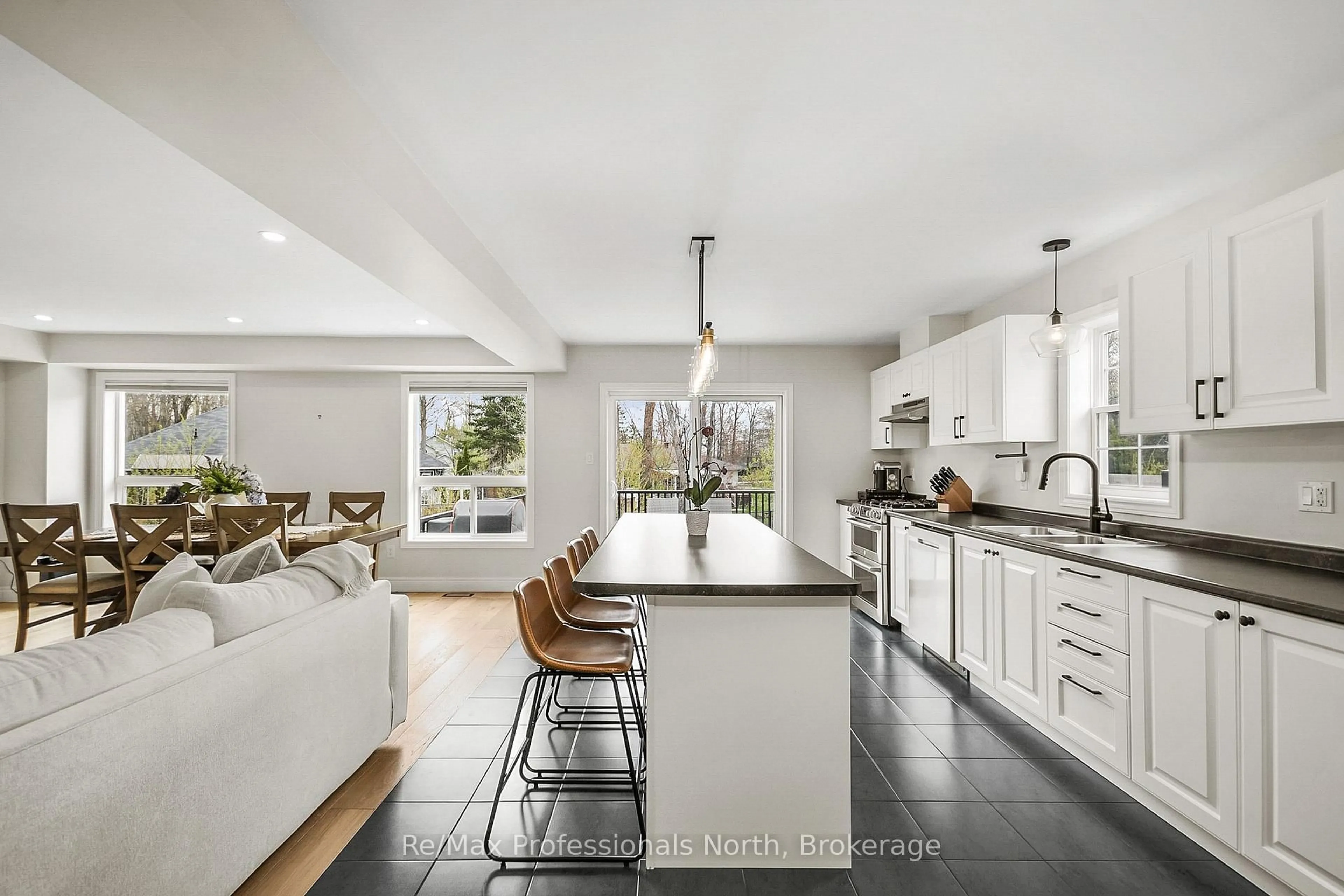 Open concept kitchen, ceramic/tile floor for 340 Wild Rose Dr, Gravenhurst Ontario P1P 0B4