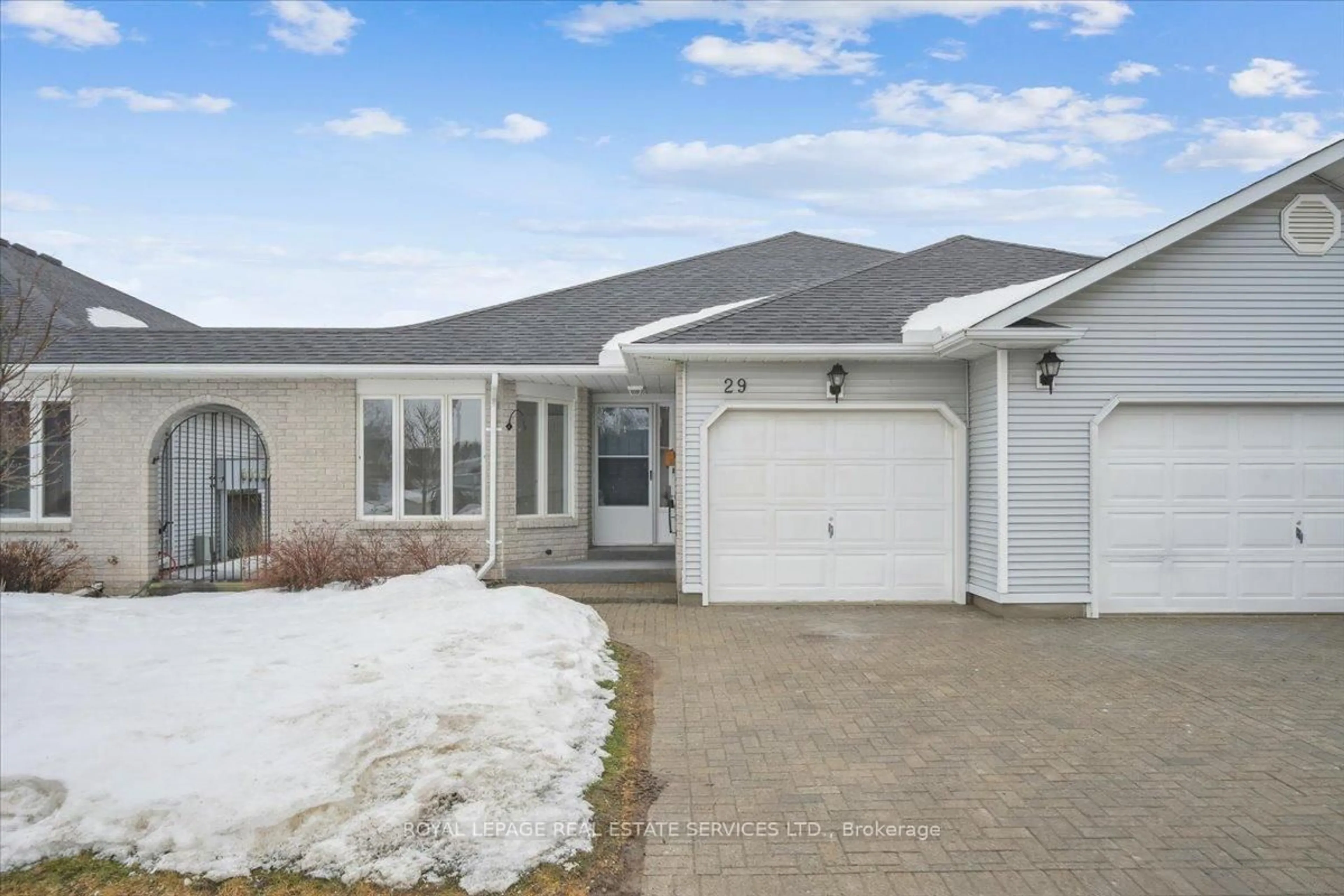 Home with vinyl exterior material, street for 29 Garden Dr #18, West Lincoln Ontario L0R 2A0
