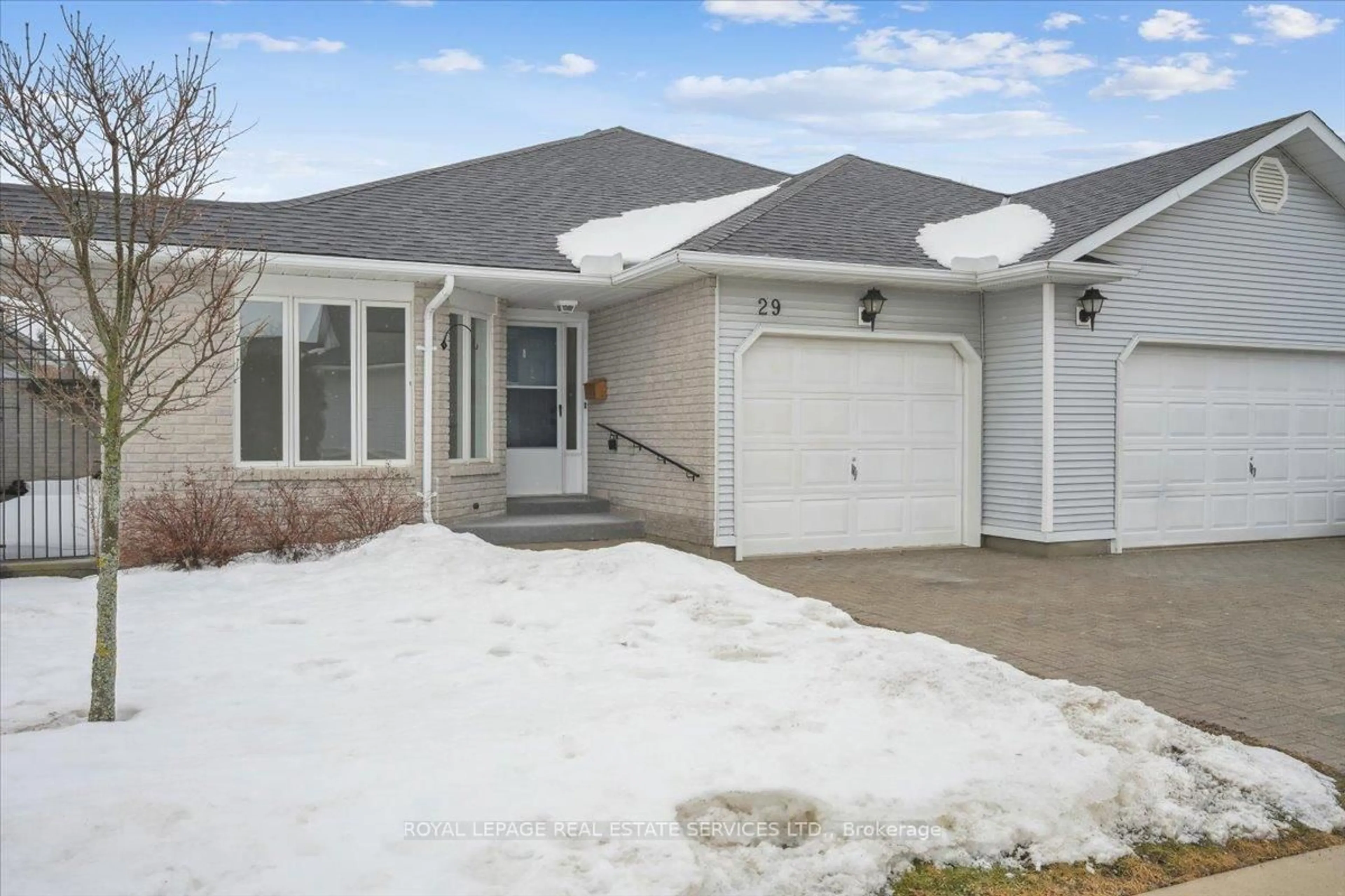 Home with vinyl exterior material, street for 29 Garden Dr #18, West Lincoln Ontario L0R 2A0