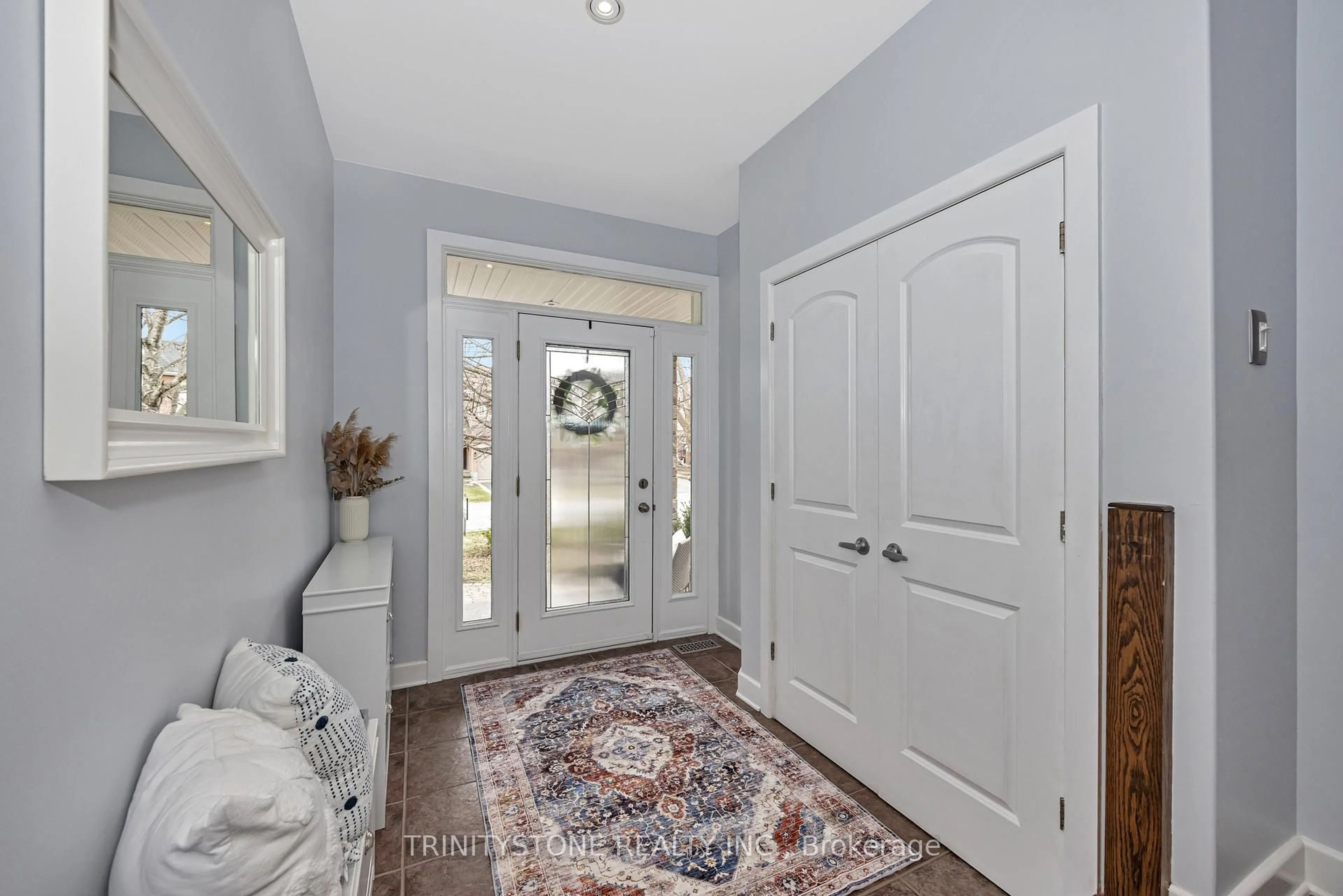 Indoor entryway for 24 Friendly Cres, Ottawa Ontario K2S 2B6