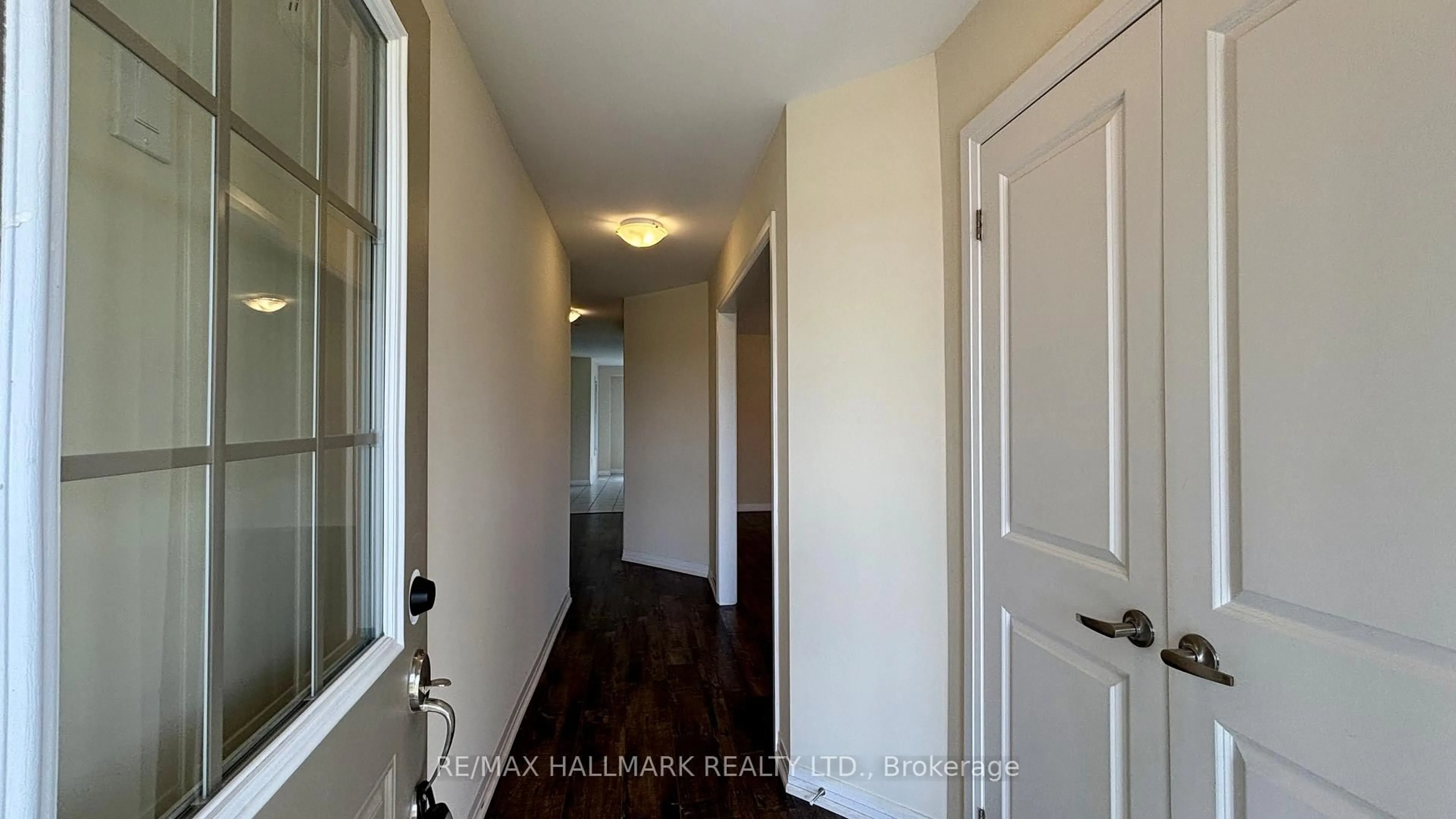 Indoor entryway for 37 Carew Blvd, Kawartha Lakes Ontario K9V 4R1