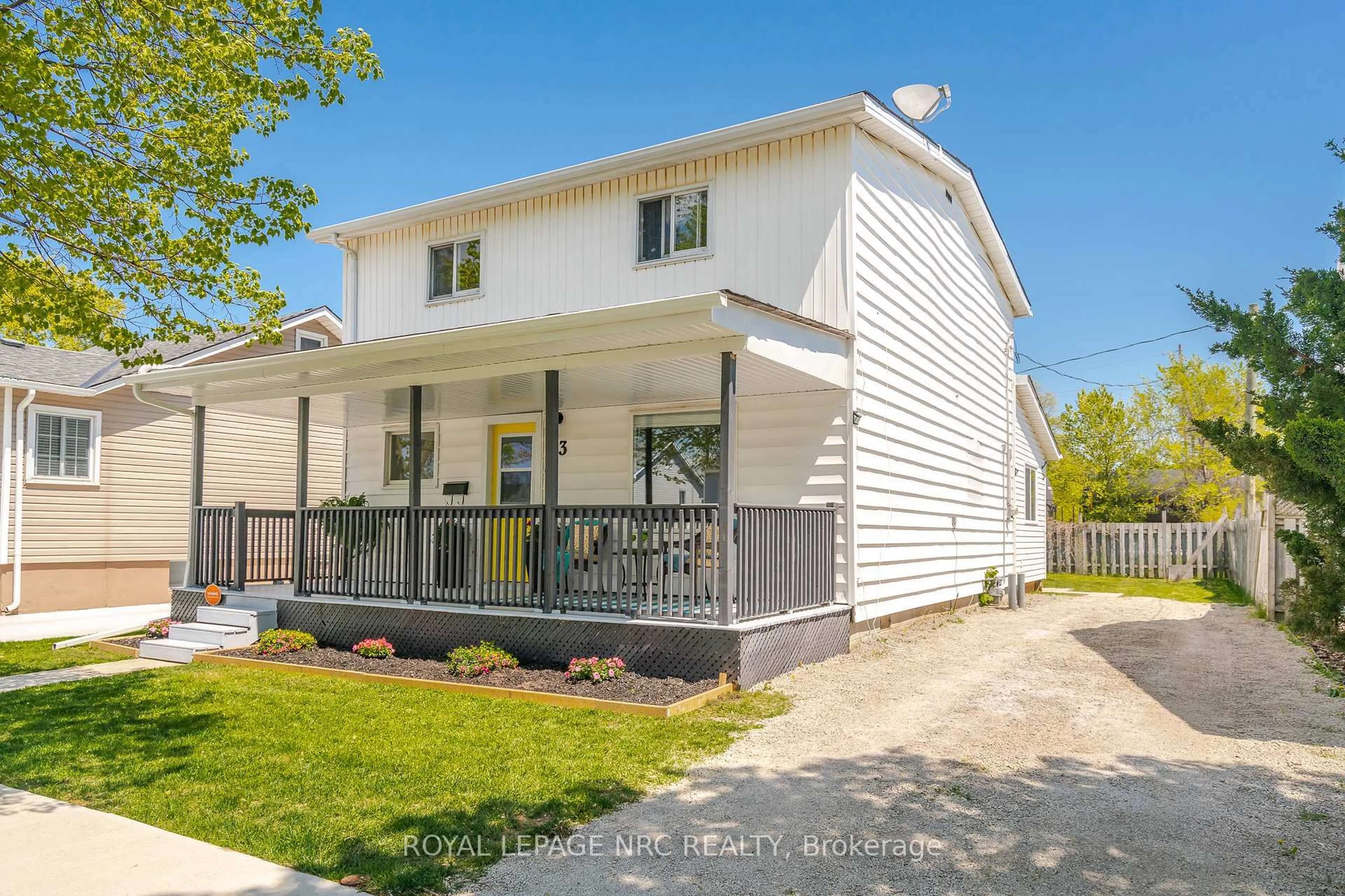Home with vinyl exterior material, street for 83 Nelles Rd, Welland Ontario L3B 2P1