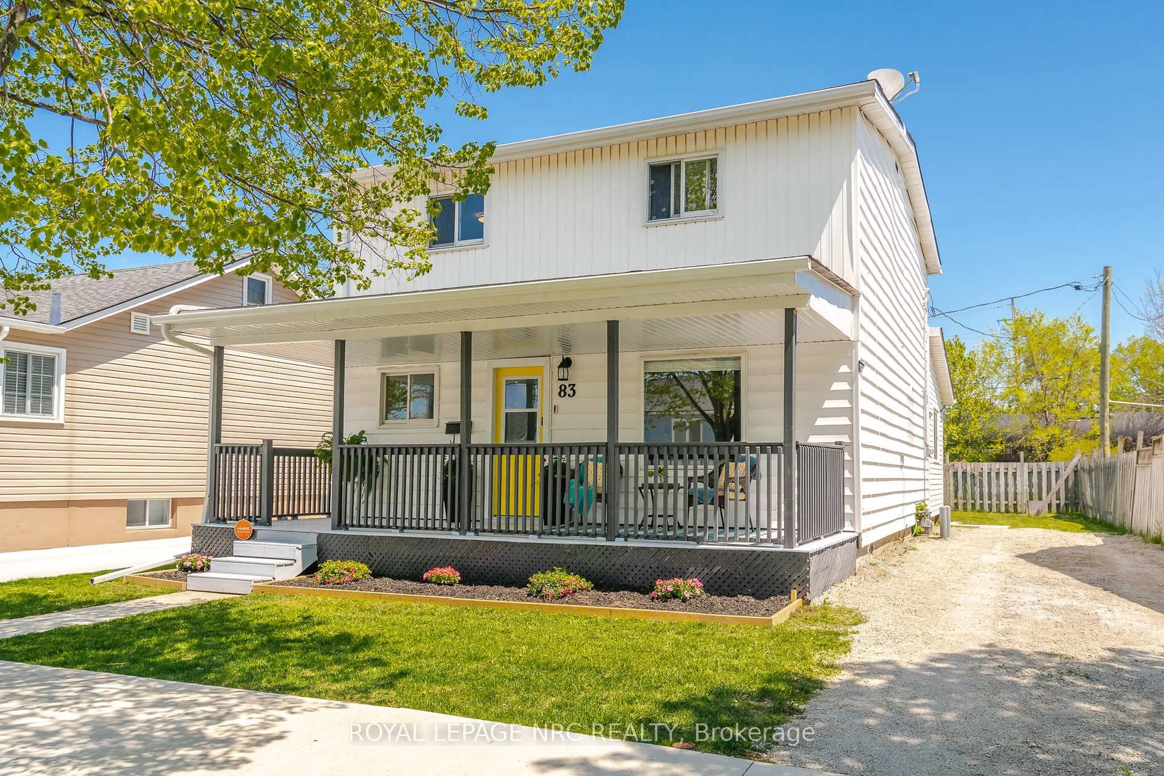 Home with vinyl exterior material, street for 83 Nelles Rd, Welland Ontario L3B 2P1