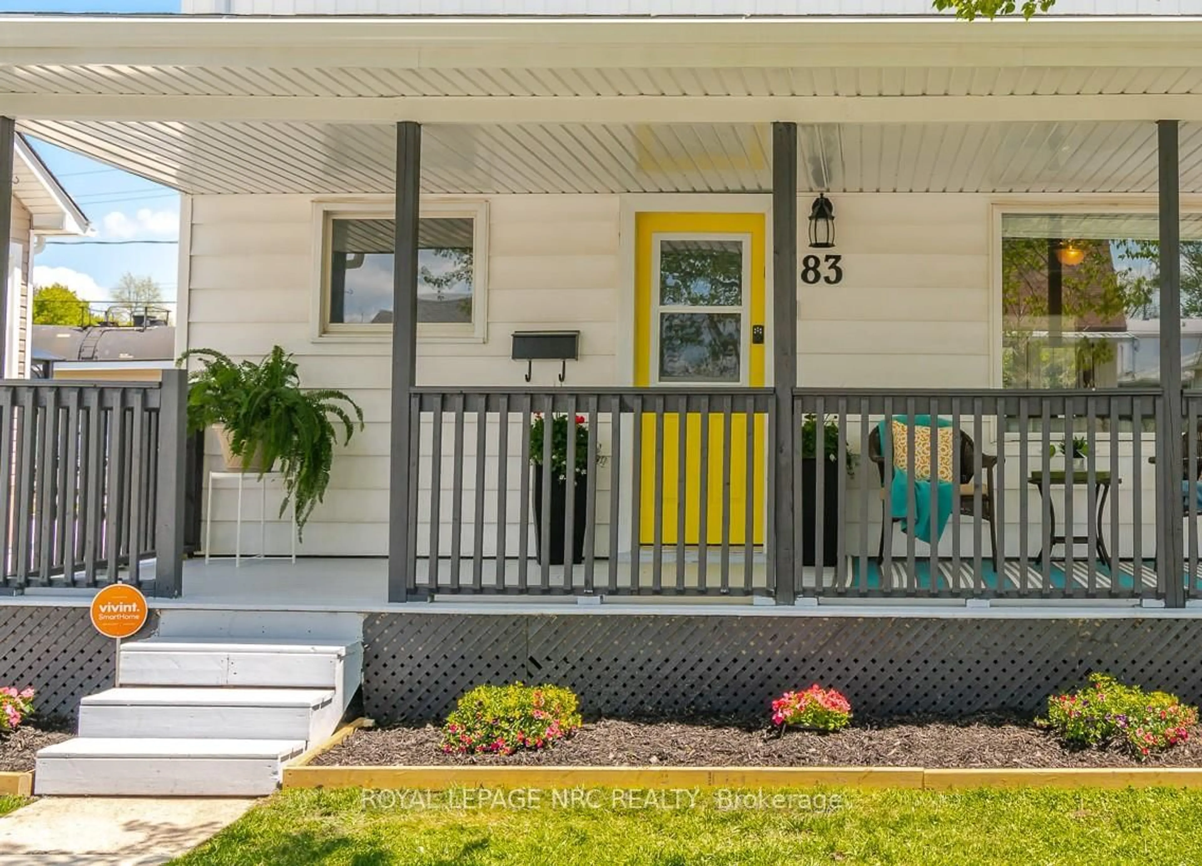 Home with vinyl exterior material, street for 83 Nelles Rd, Welland Ontario L3B 2P1