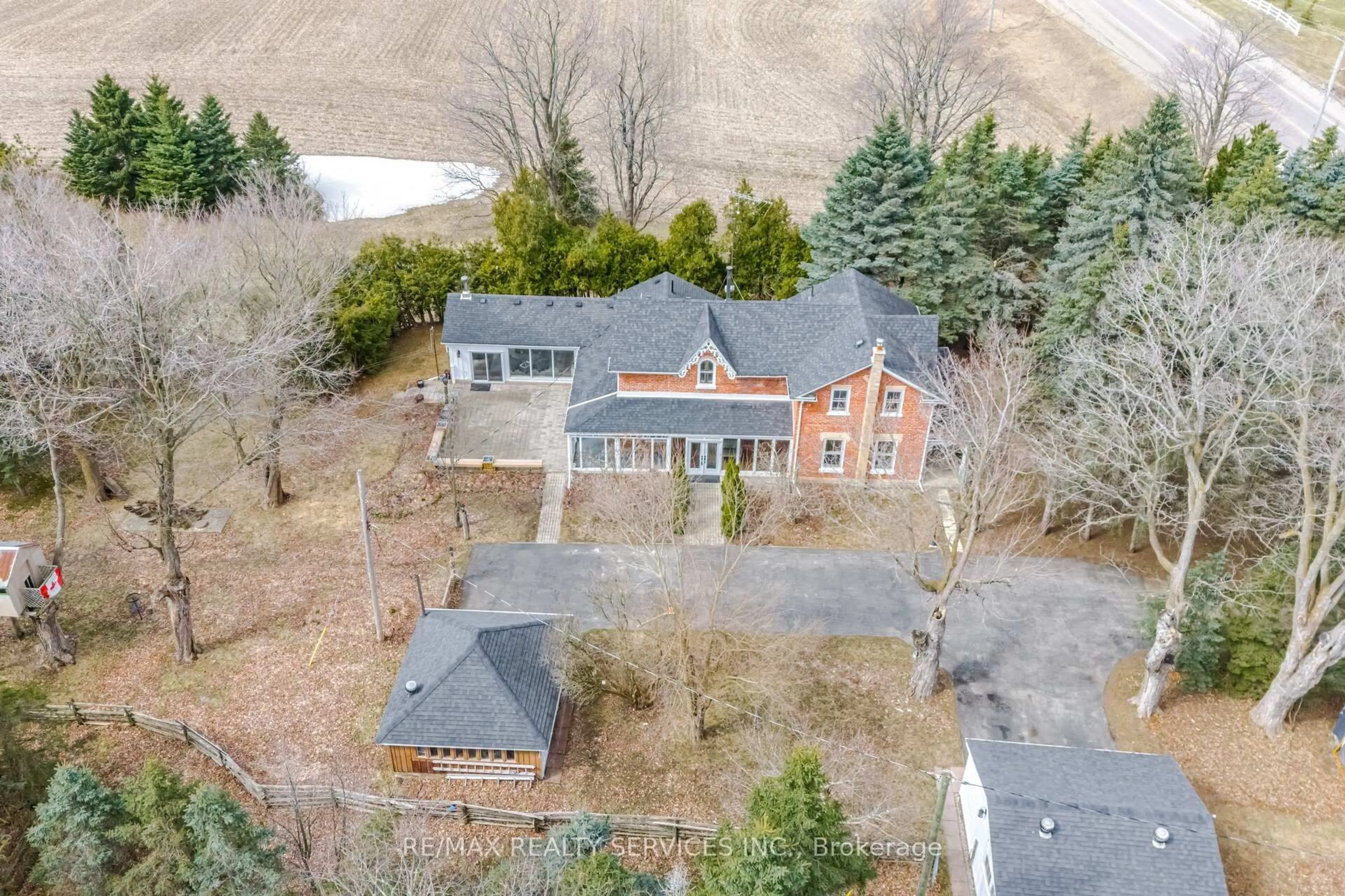 A pic from outside/outdoor area/front of a property/back of a property/a pic from drone, unknown for 507506 Highway 89 N/A, Mono Ontario L9V 1J4