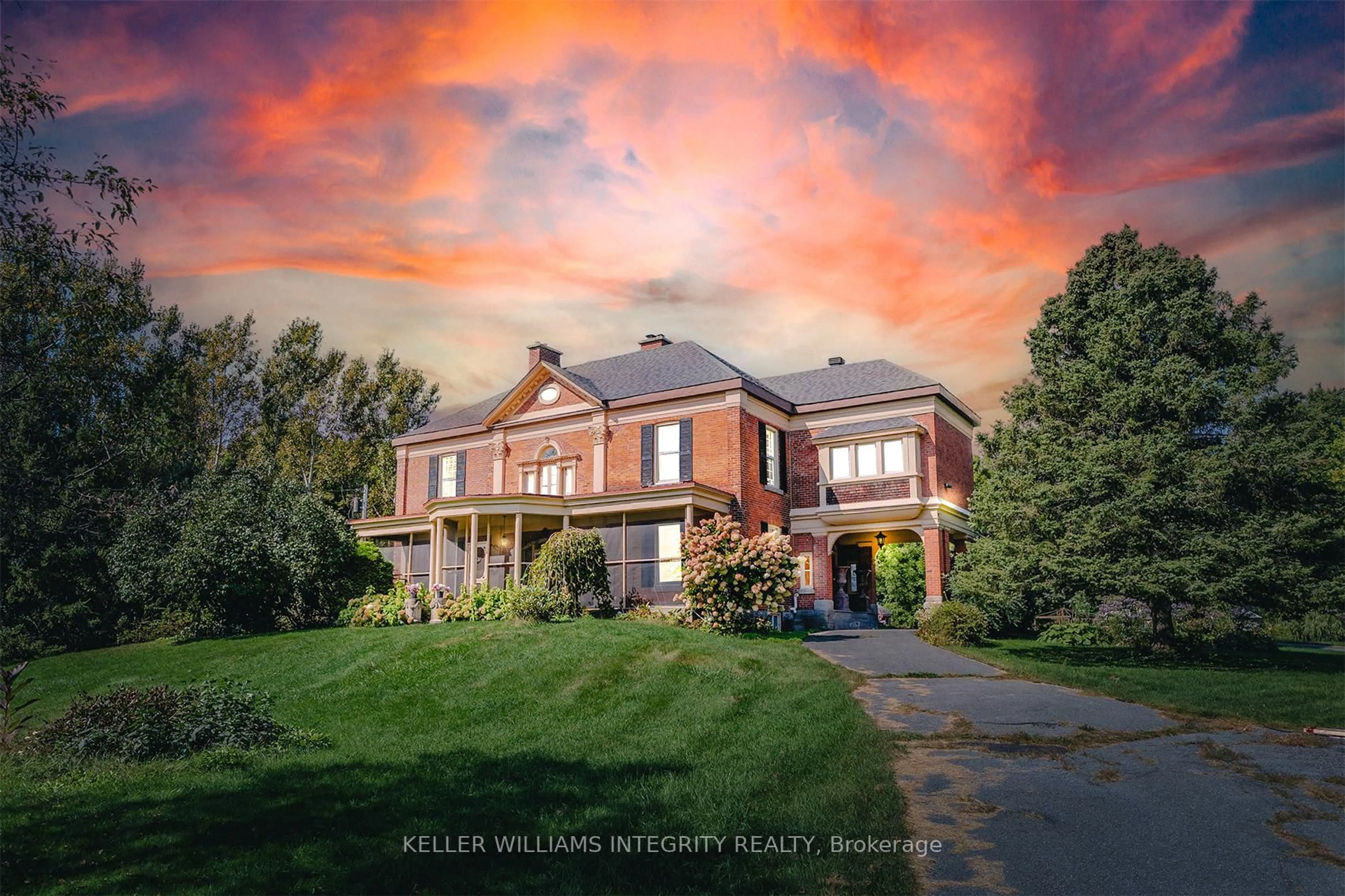 A pic from outside/outdoor area/front of a property/back of a property/a pic from drone, building for 20763 Old Highway 2 Rd, South Glengarry Ontario K0C 1N0