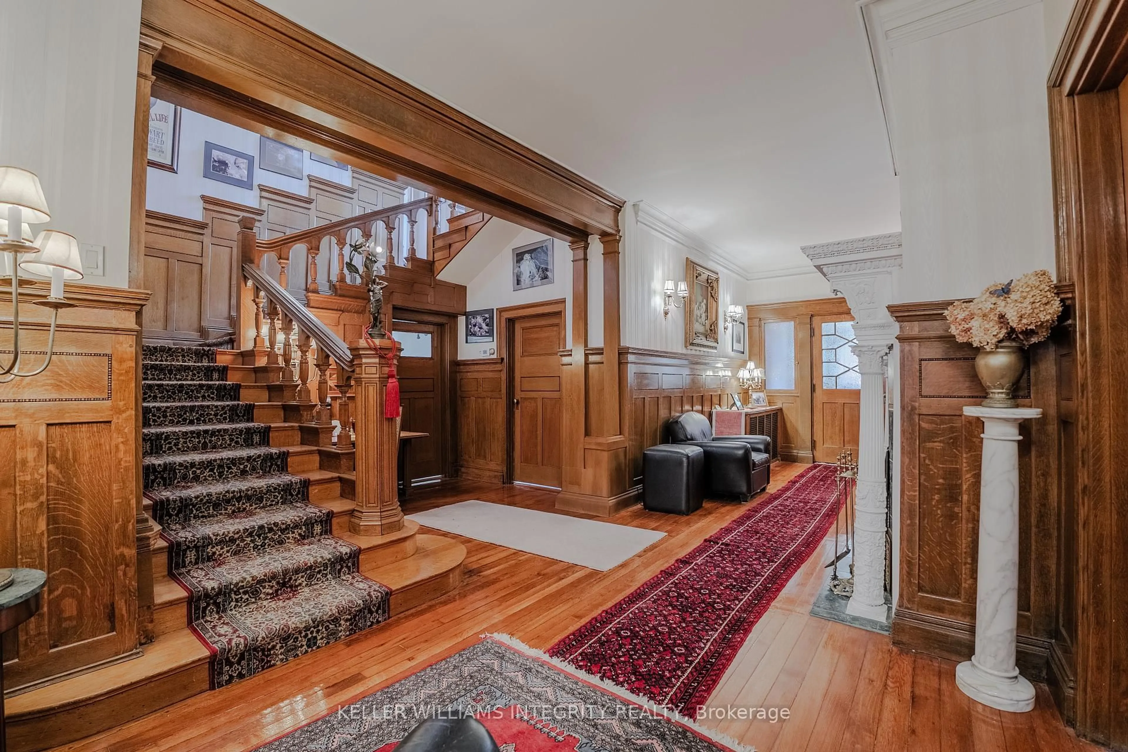 Indoor foyer for 20763 Old Highway 2 Rd, South Glengarry Ontario K0C 1N0