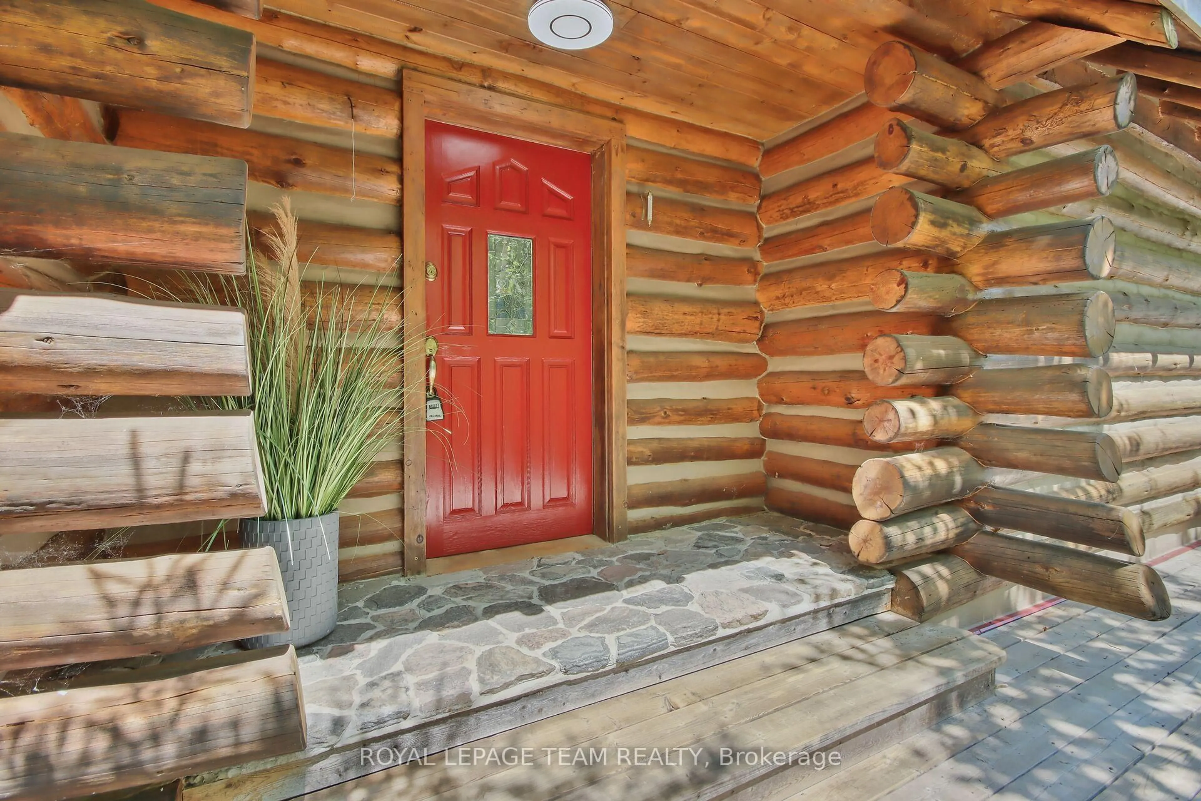 Indoor entryway for 38 BONNER Rd, Calabogie Ontario K0J 1H0