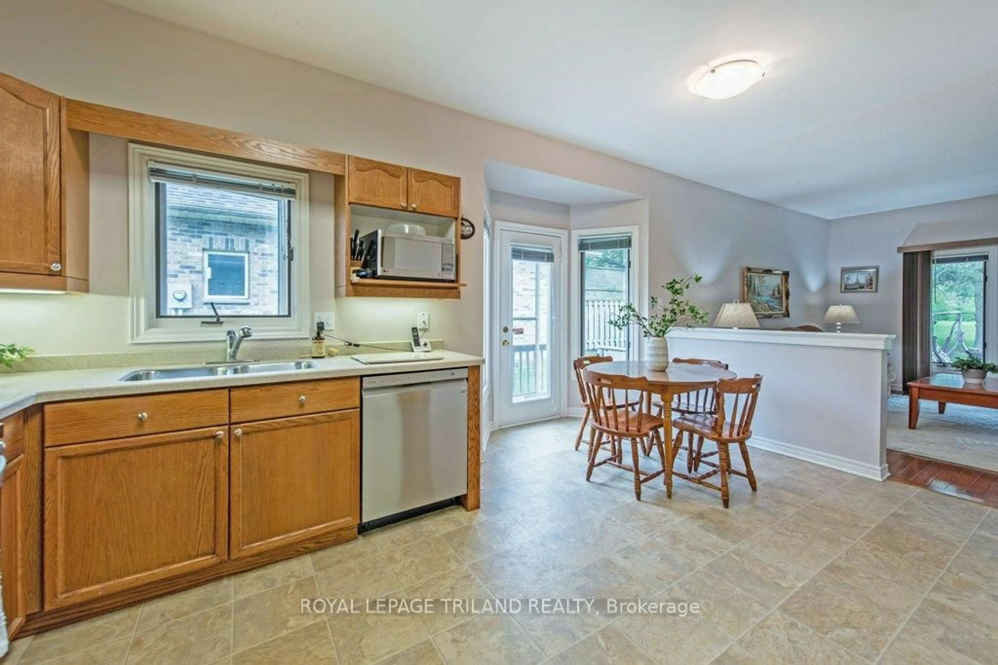 Open concept kitchen, ceramic/tile floor for 1241 Hamilton Rd #40, London East Ontario N5W 6B3