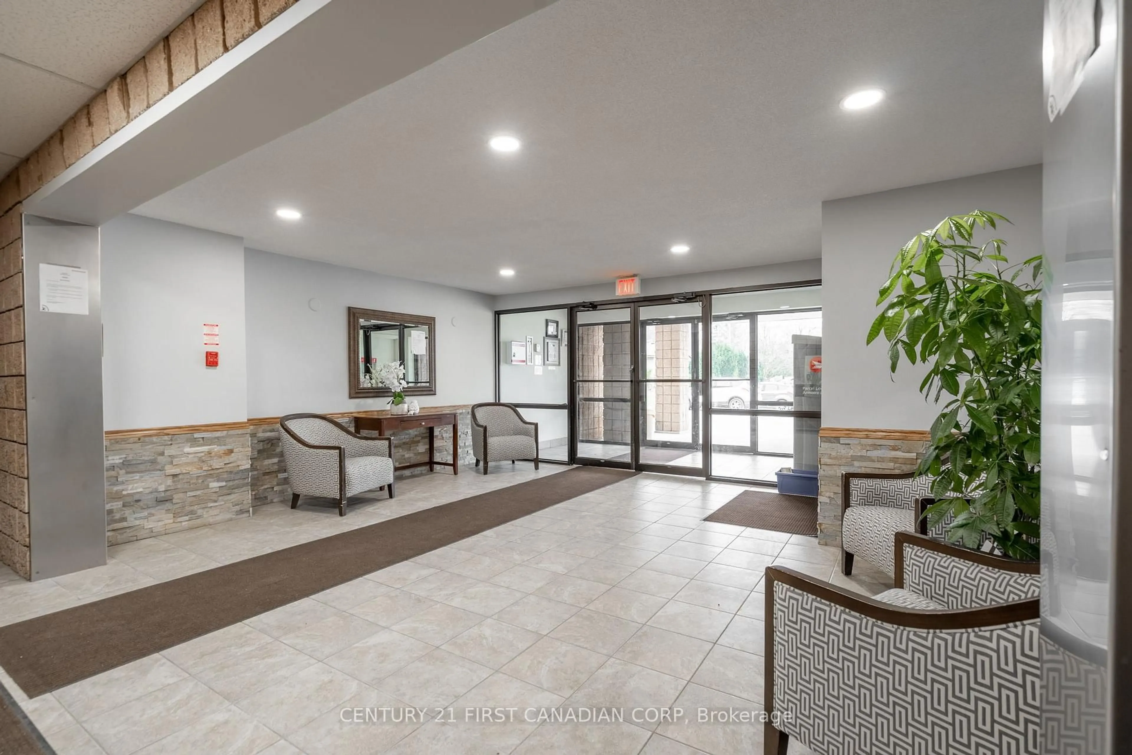 Indoor foyer for 220 Duke St #204, Strathroy-Caradoc Ontario N7G 1S3