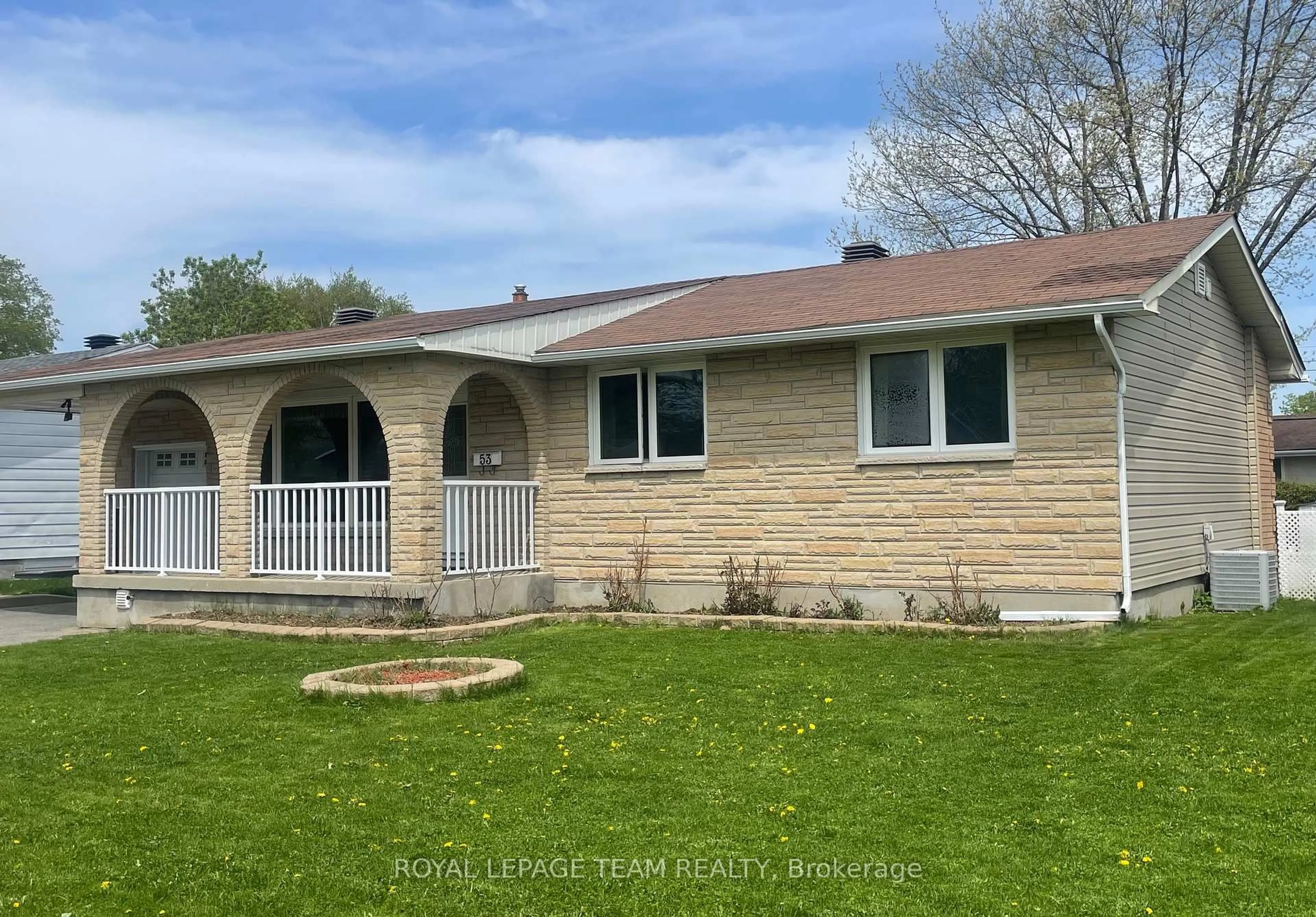 Home with vinyl exterior material, street for 53 Viewmount Dr, Ottawa Ontario K2G 3C4