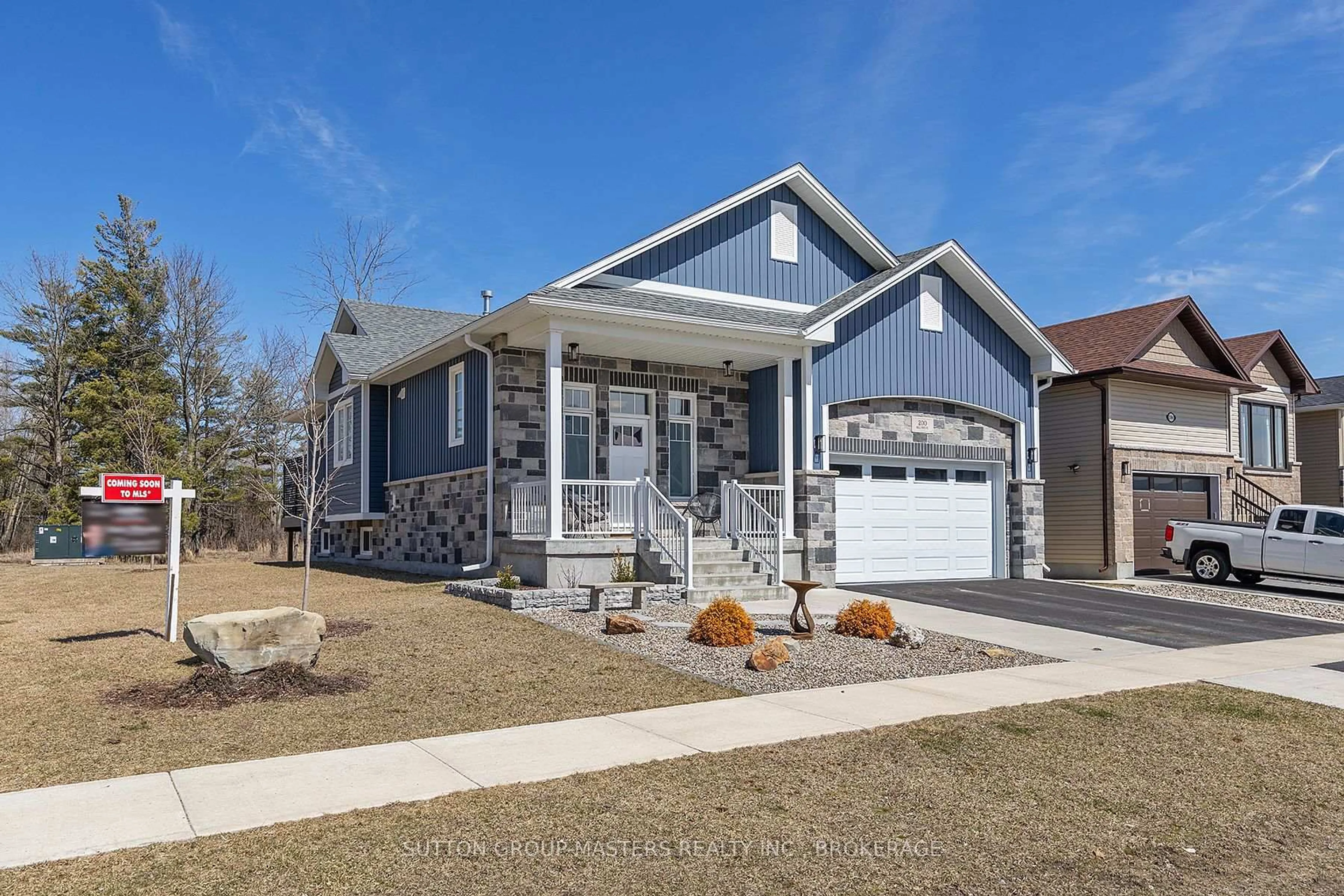 Home with vinyl exterior material, street for 200 Mill Pond Pl, Kingston Ontario K7M 0C9