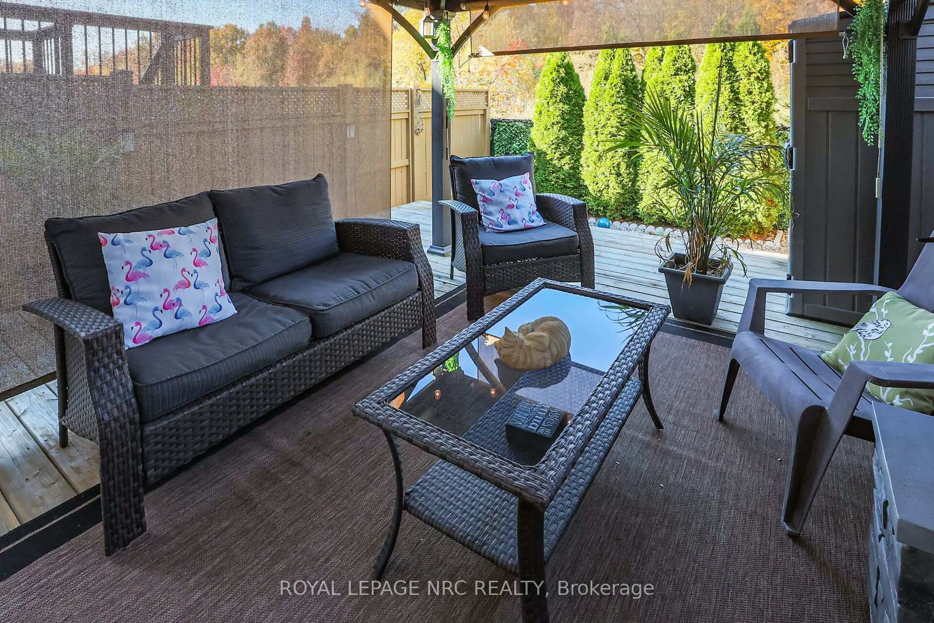 Patio, water/lake/river/ocean view for 8681 Dogwood Cres, Niagara Falls Ontario L2H 0K9
