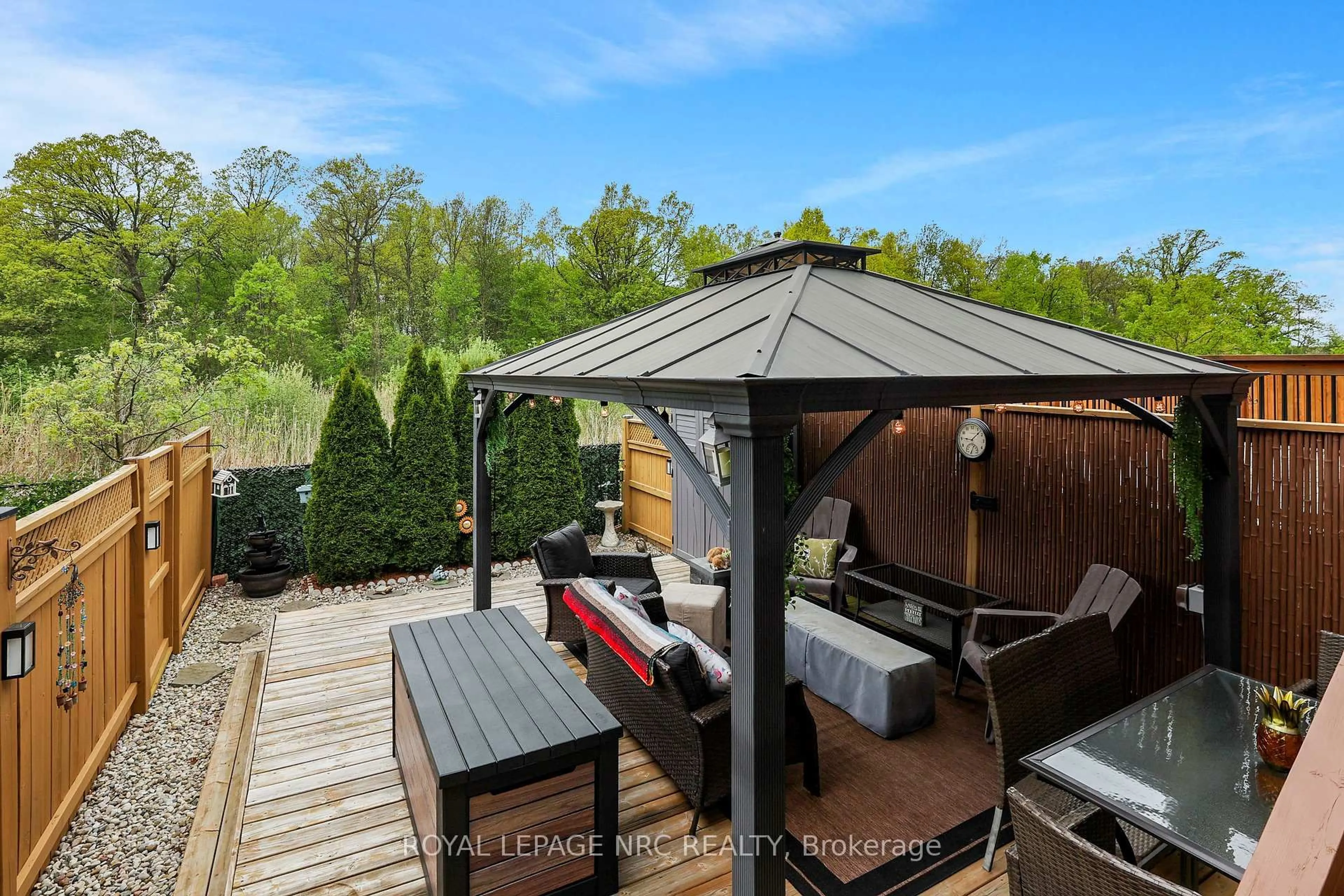 A pic from outside/outdoor area/front of a property/back of a property/a pic from drone, water/lake/river/ocean view for 8681 Dogwood Cres, Niagara Falls Ontario L2H 0K9