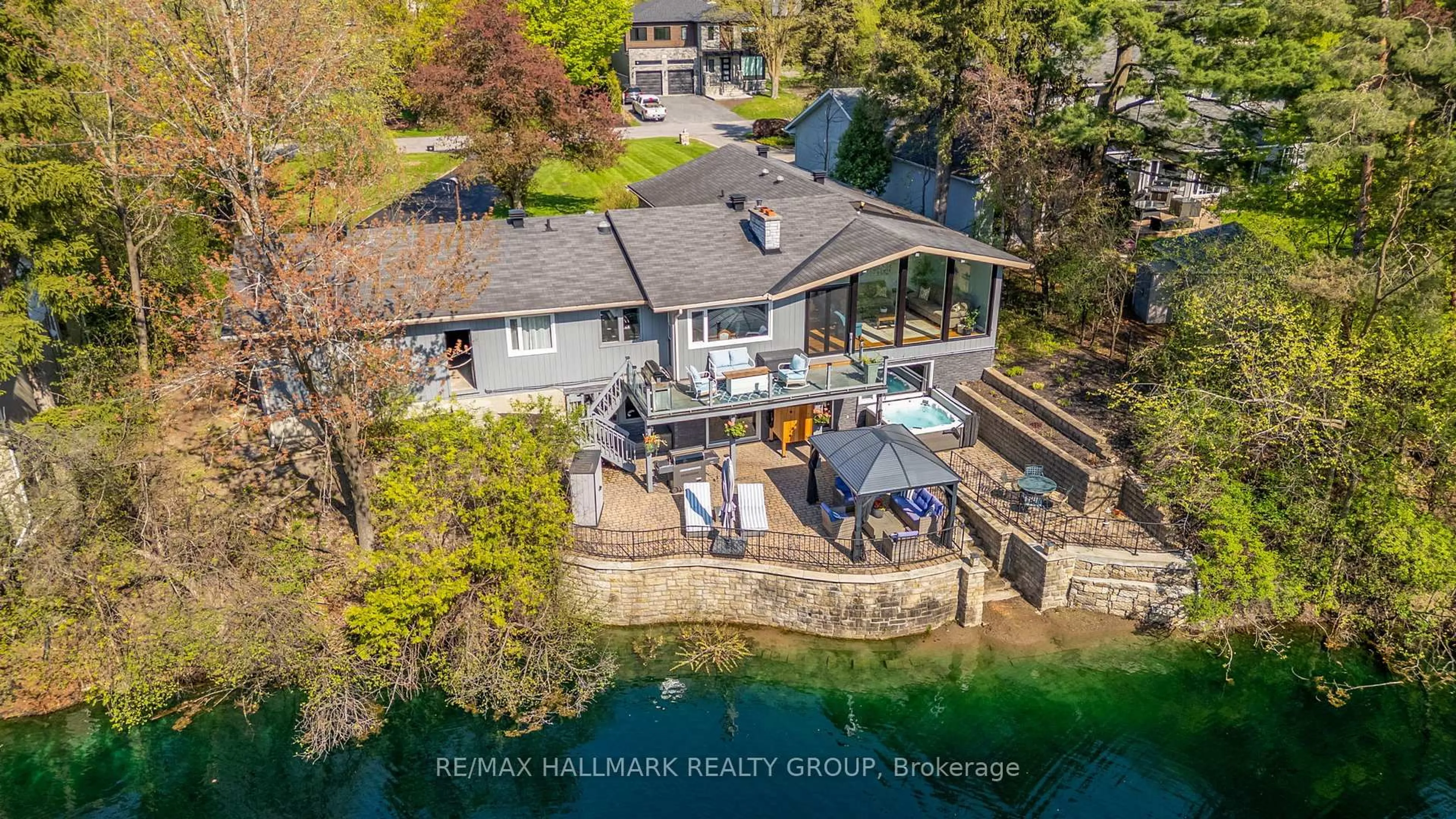A pic from outside/outdoor area/front of a property/back of a property/a pic from drone, water/lake/river/ocean view for 1880 Barnhart Pl, Ottawa Ontario K1H 5B6