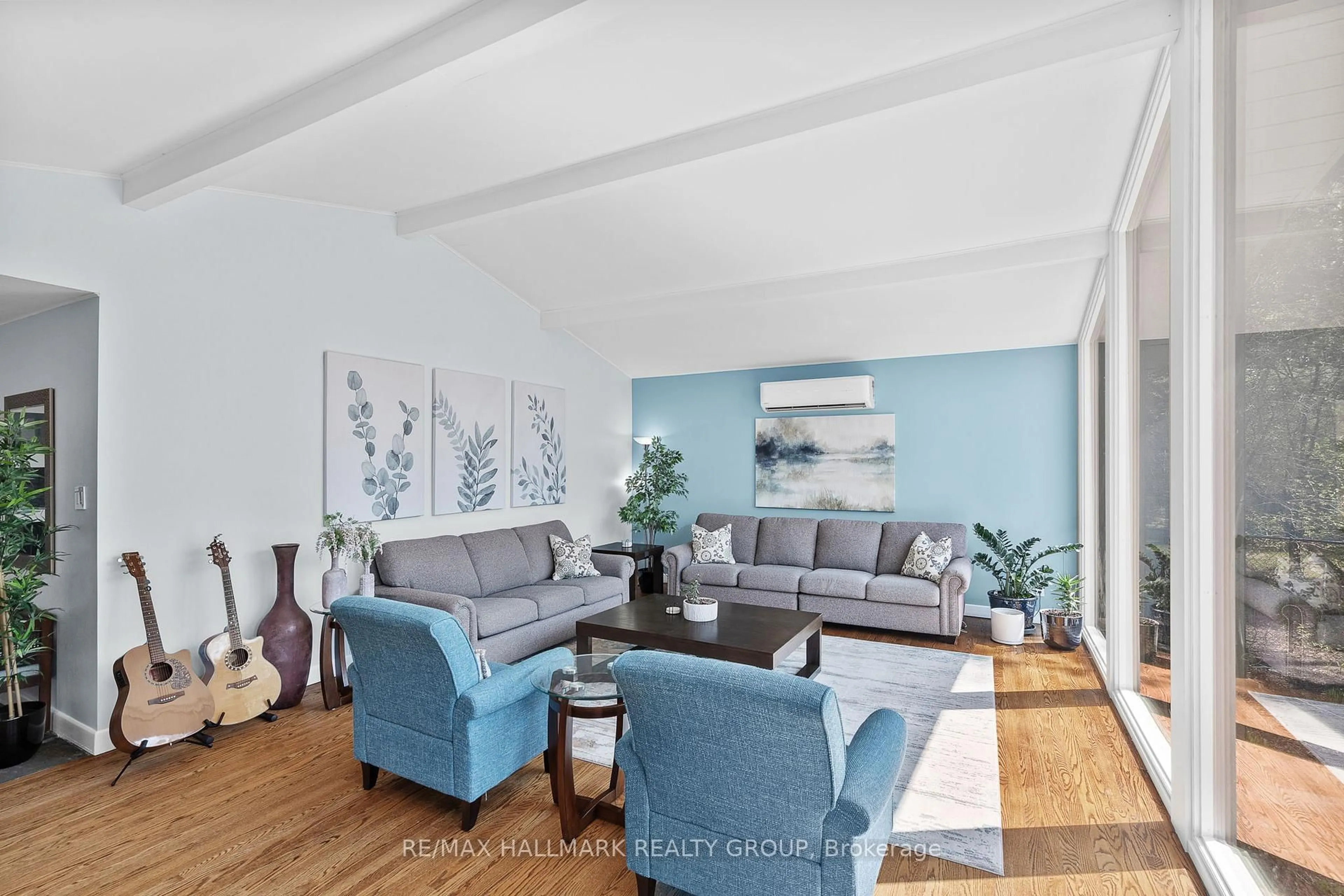 Living room with furniture, unknown for 1880 Barnhart Pl, Ottawa Ontario K1H 5B6