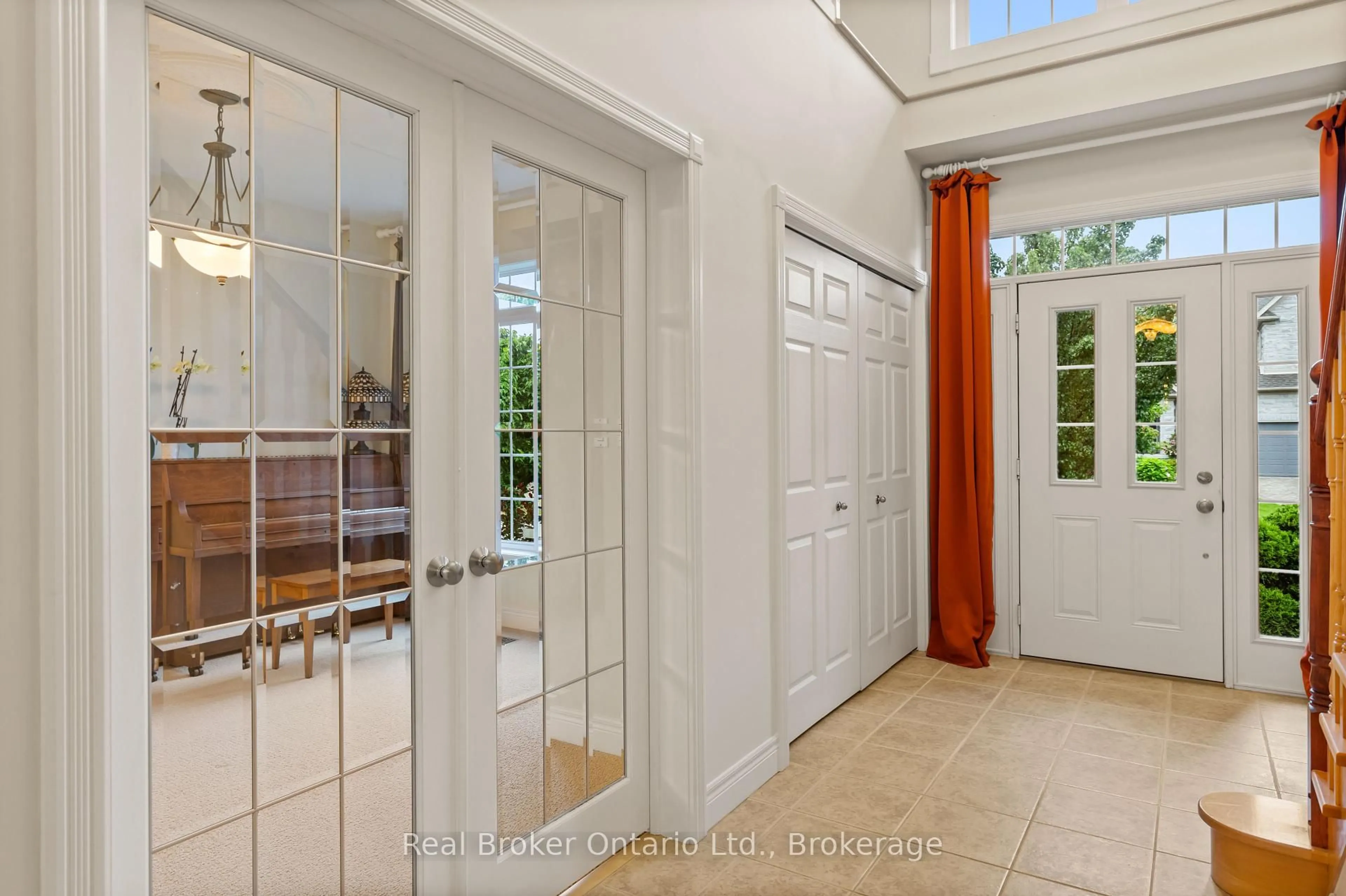 Indoor entryway for 45 Pioneer Tower Cres, Kitchener Ontario N2P 2L2