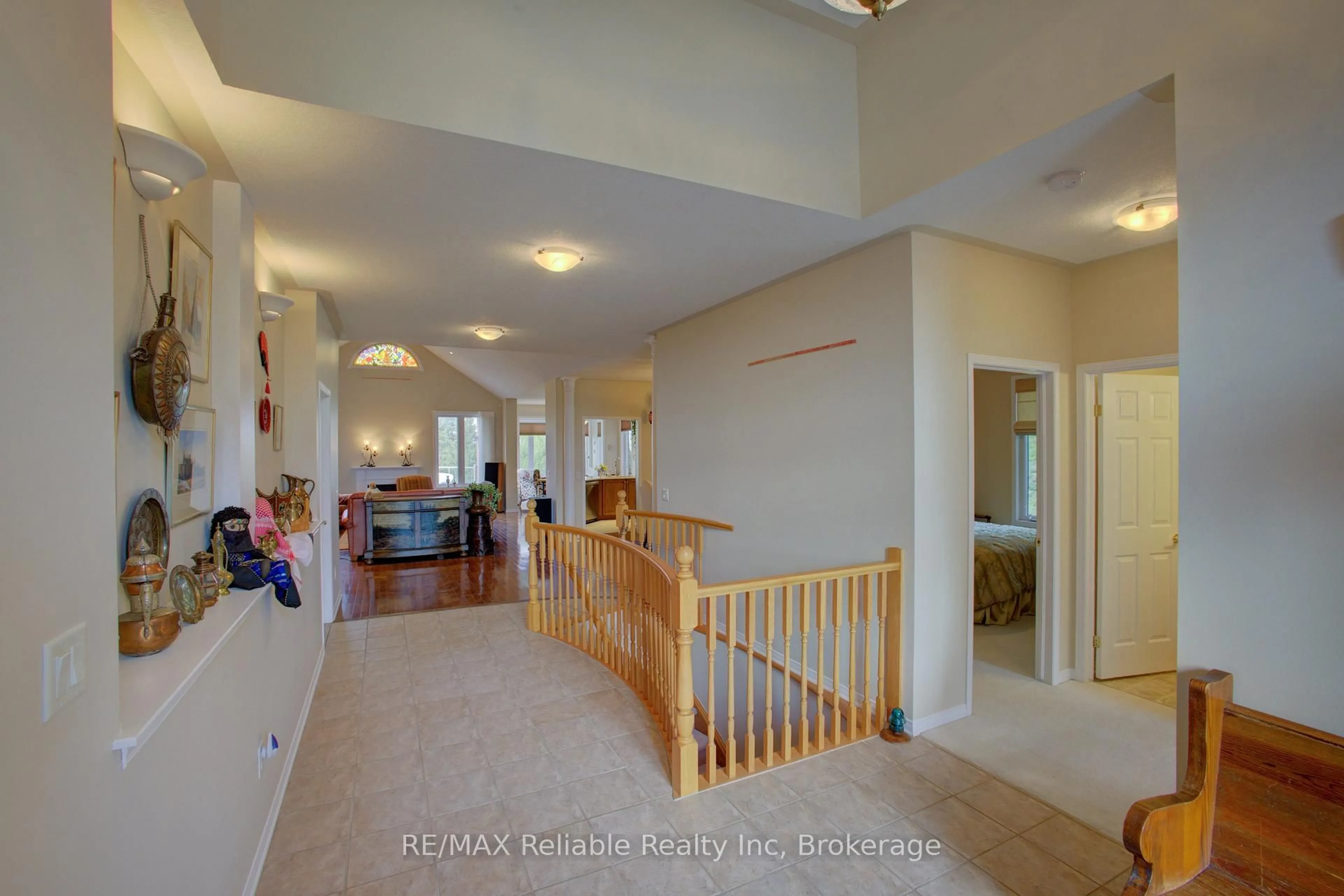 Indoor foyer for 16 Stornoway Cres, Huron East Ontario N0K 1W0