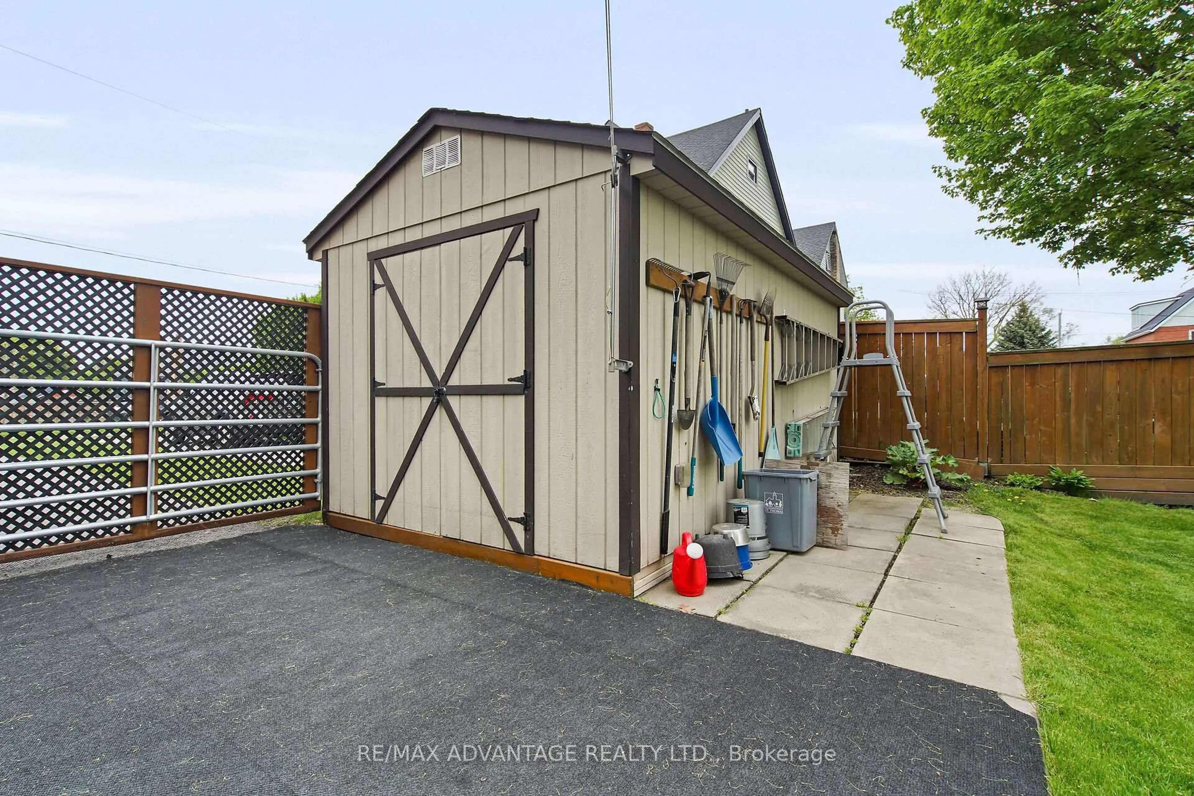 Shed for 47 Barwick St, St. Thomas Ontario N5P 1Z9