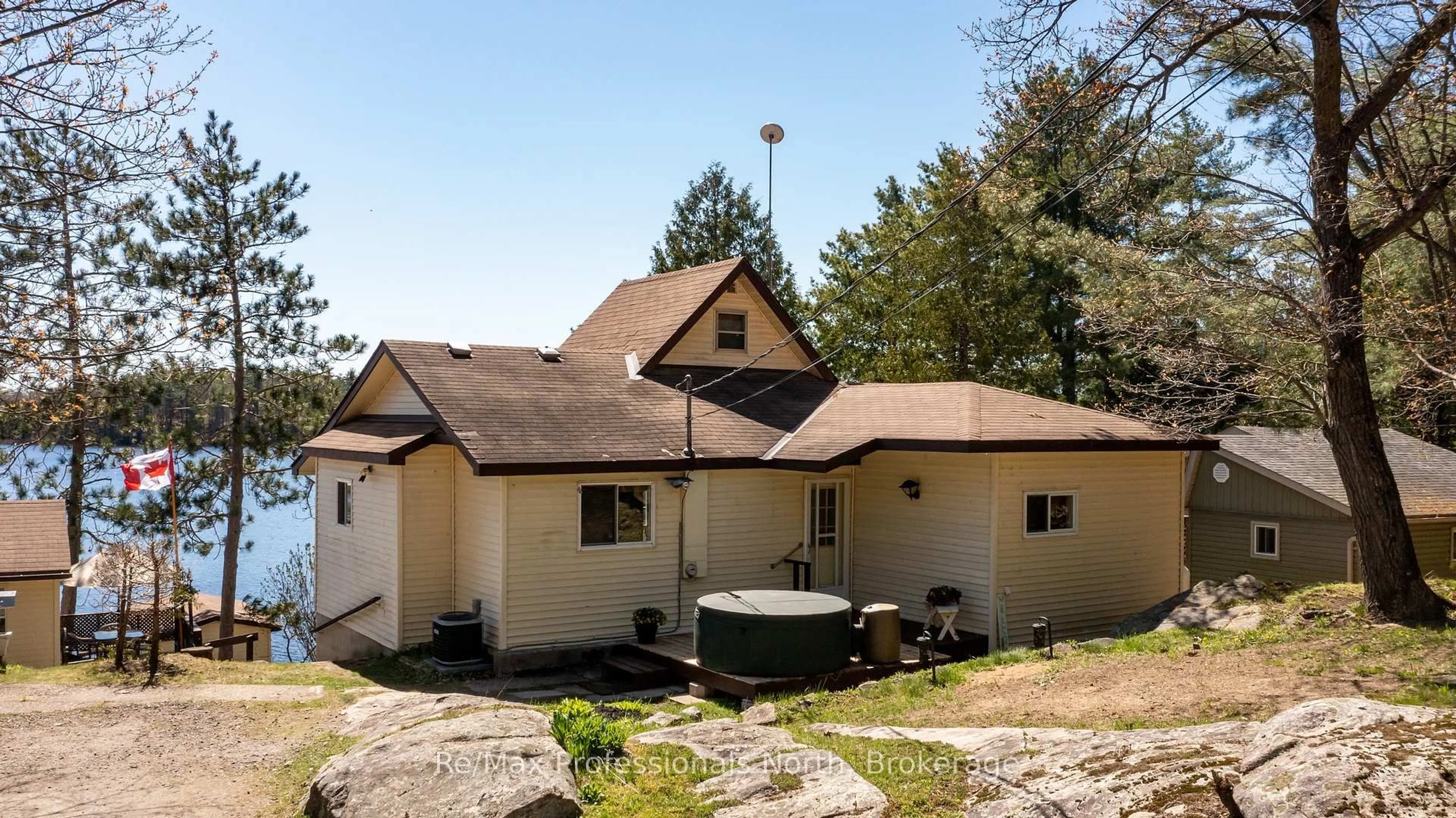Patio, unknown for 1055 EVANSWOOD Dr, Gravenhurst Ontario P0E 1G0