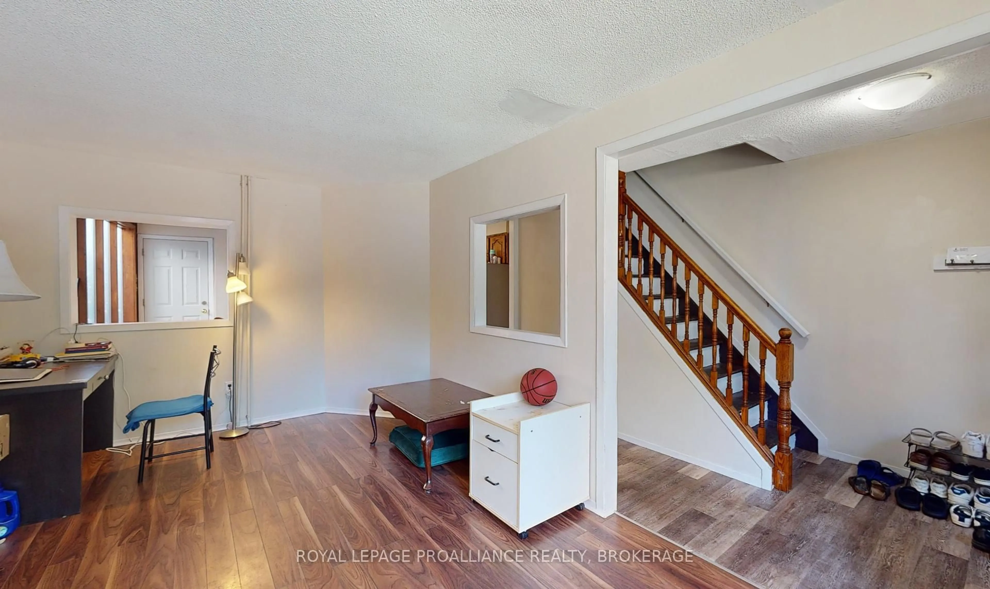 Indoor entryway for 271-273 Rideau St, Kingston Ontario K7K 3A7