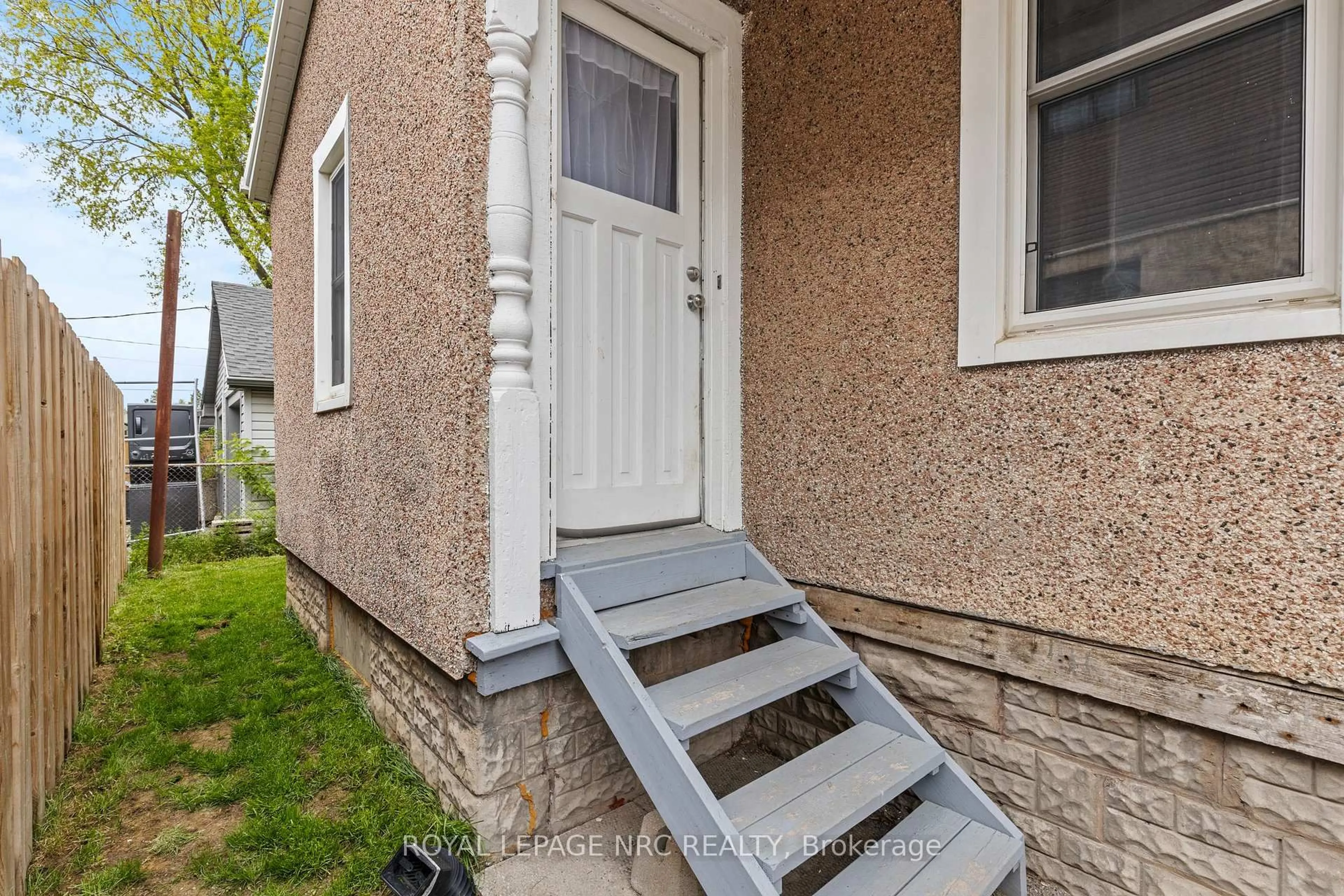 Unknown for 12 Elmview St, Welland Ontario L3C 4K5