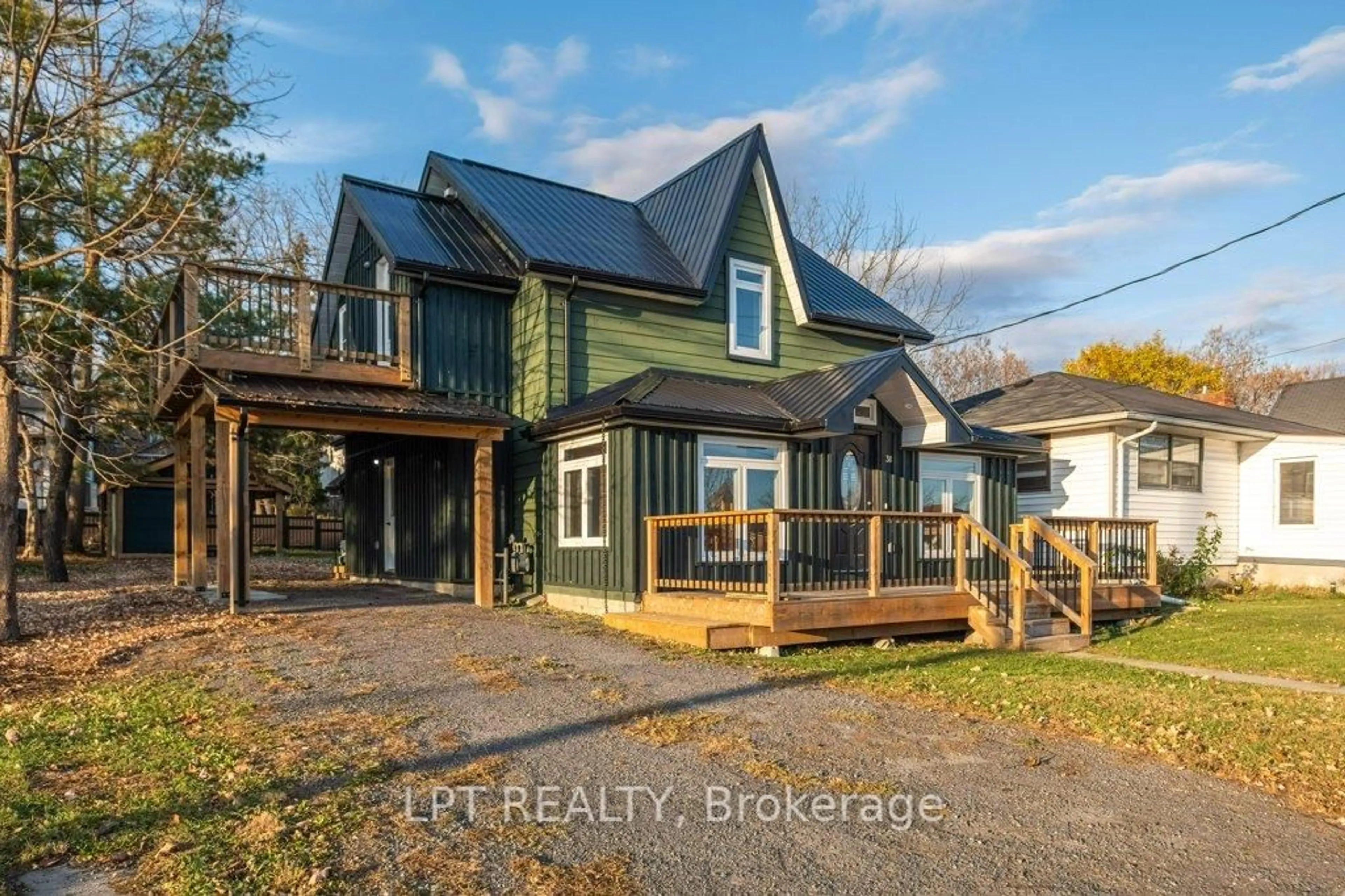 A pic from outside/outdoor area/front of a property/back of a property/a pic from drone, unknown for 311 Thomas St, Deseronto Ontario K0K 1X0