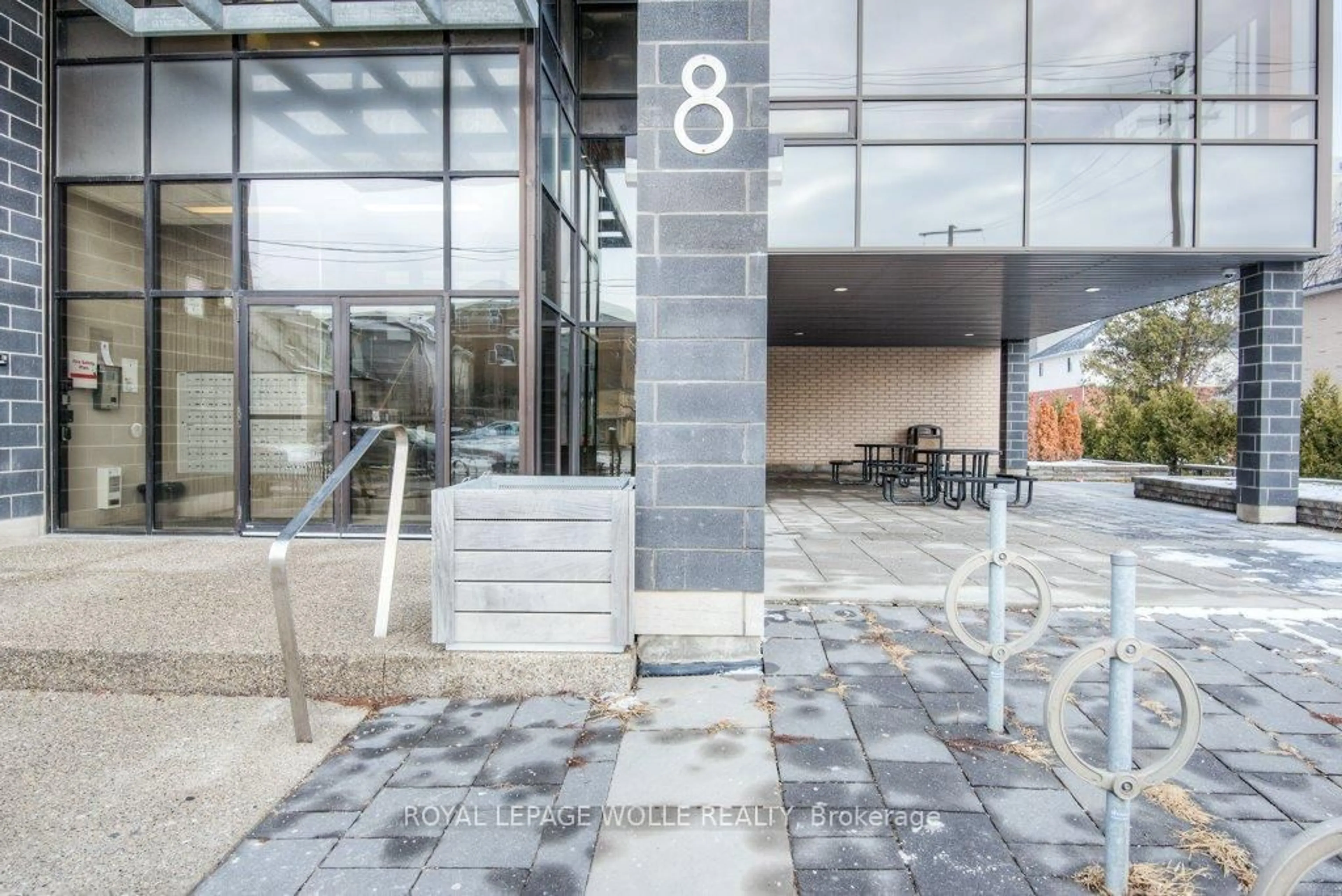 Unknown for 8 Hickory St #304, Waterloo Ontario N2L 3H6