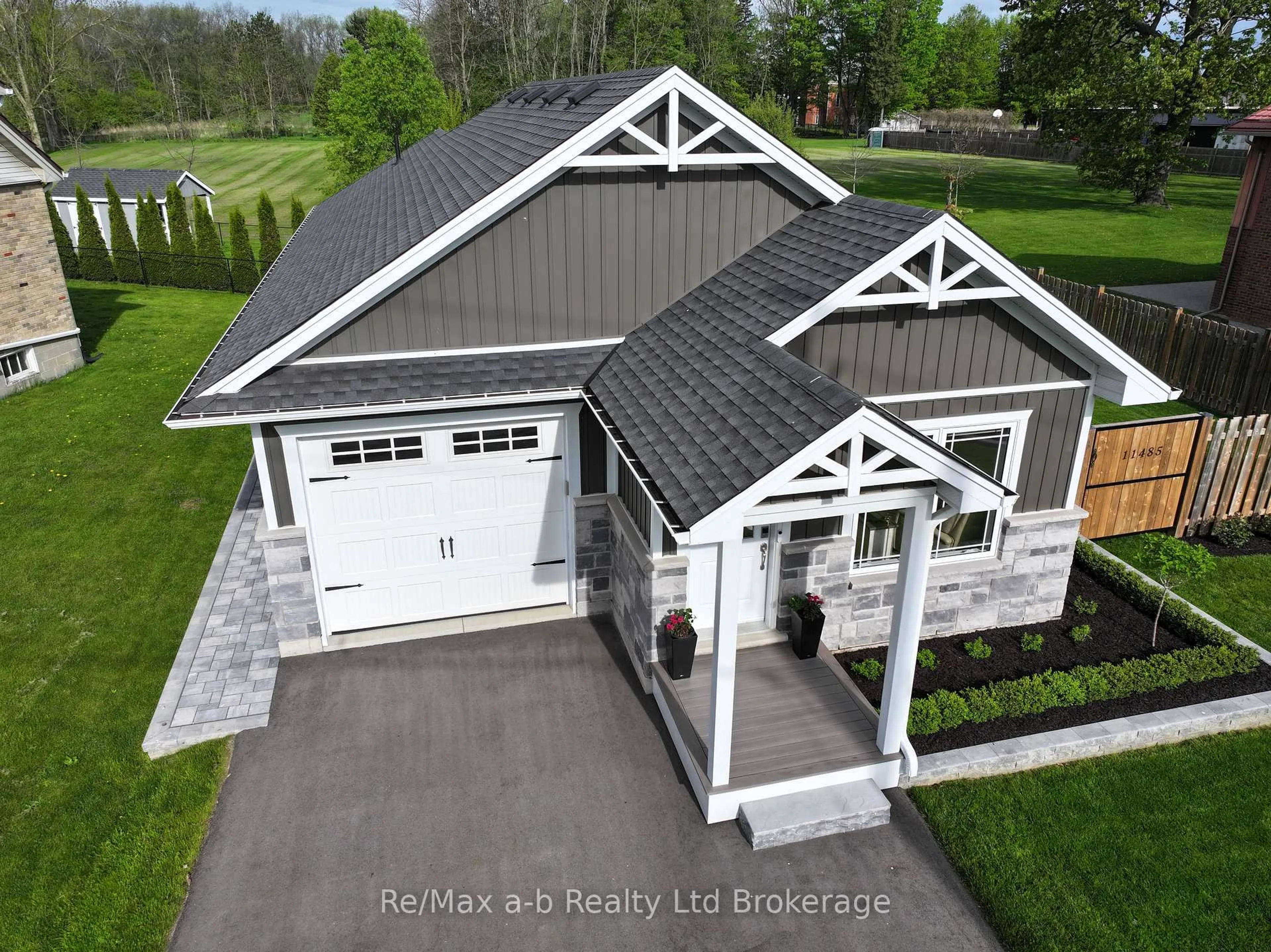 A pic from outside/outdoor area/front of a property/back of a property/a pic from drone, building for 11485 PLANK Rd, Bayham Ontario N0J 1H0