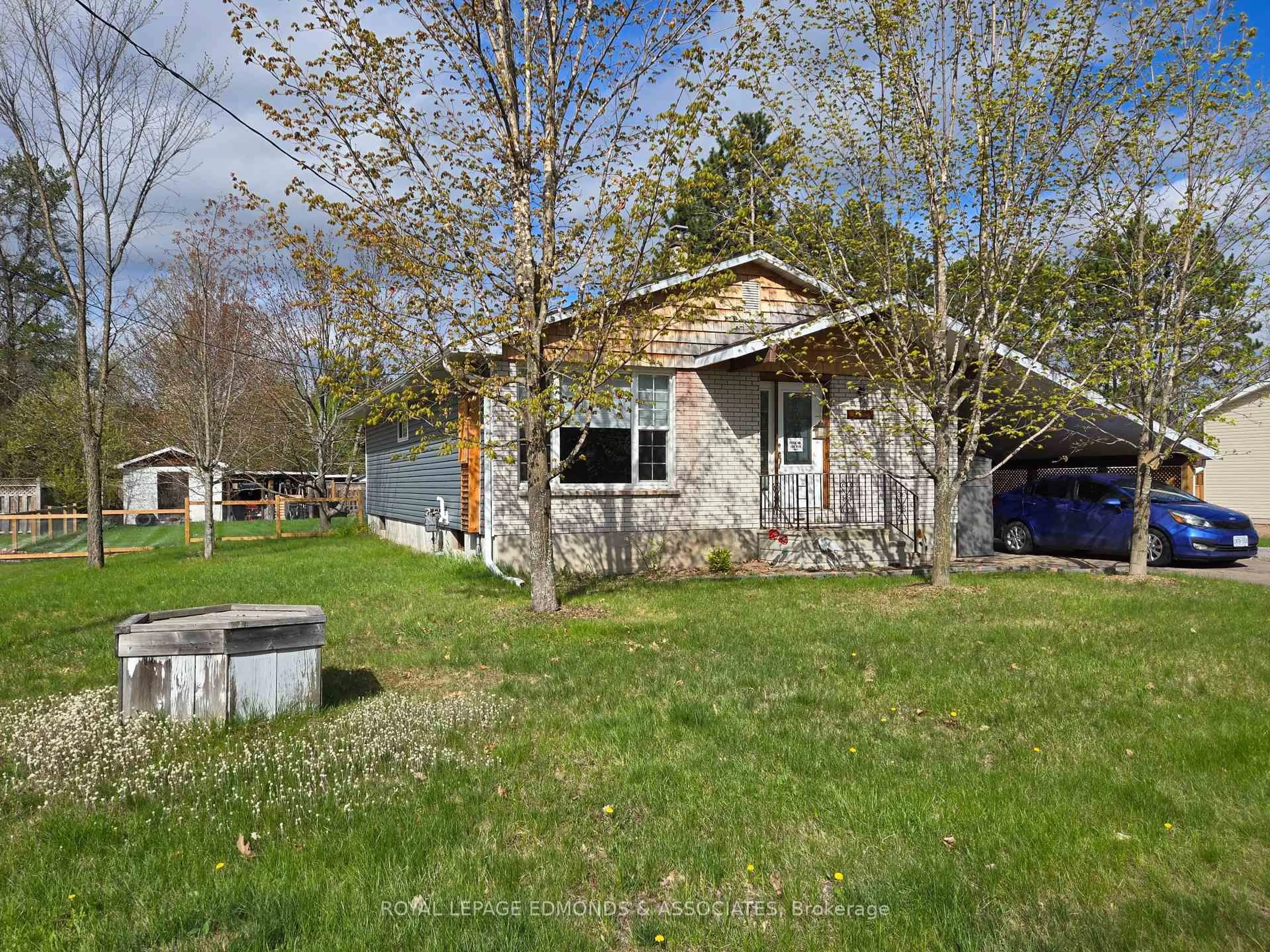 Shed for 153 Laurentian Dr, Petawawa Ontario K8H 2M5