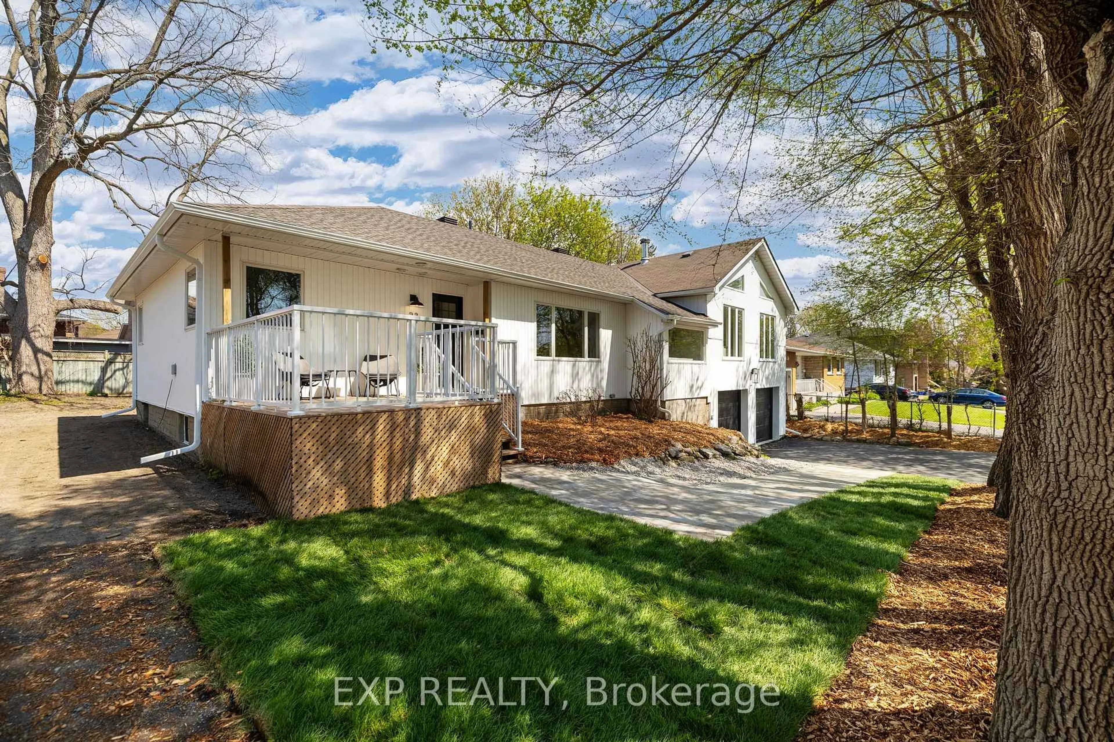 A pic from outside/outdoor area/front of a property/back of a property/a pic from drone, street for 23 Harris Pl, Ottawa Ontario K2G 2P3