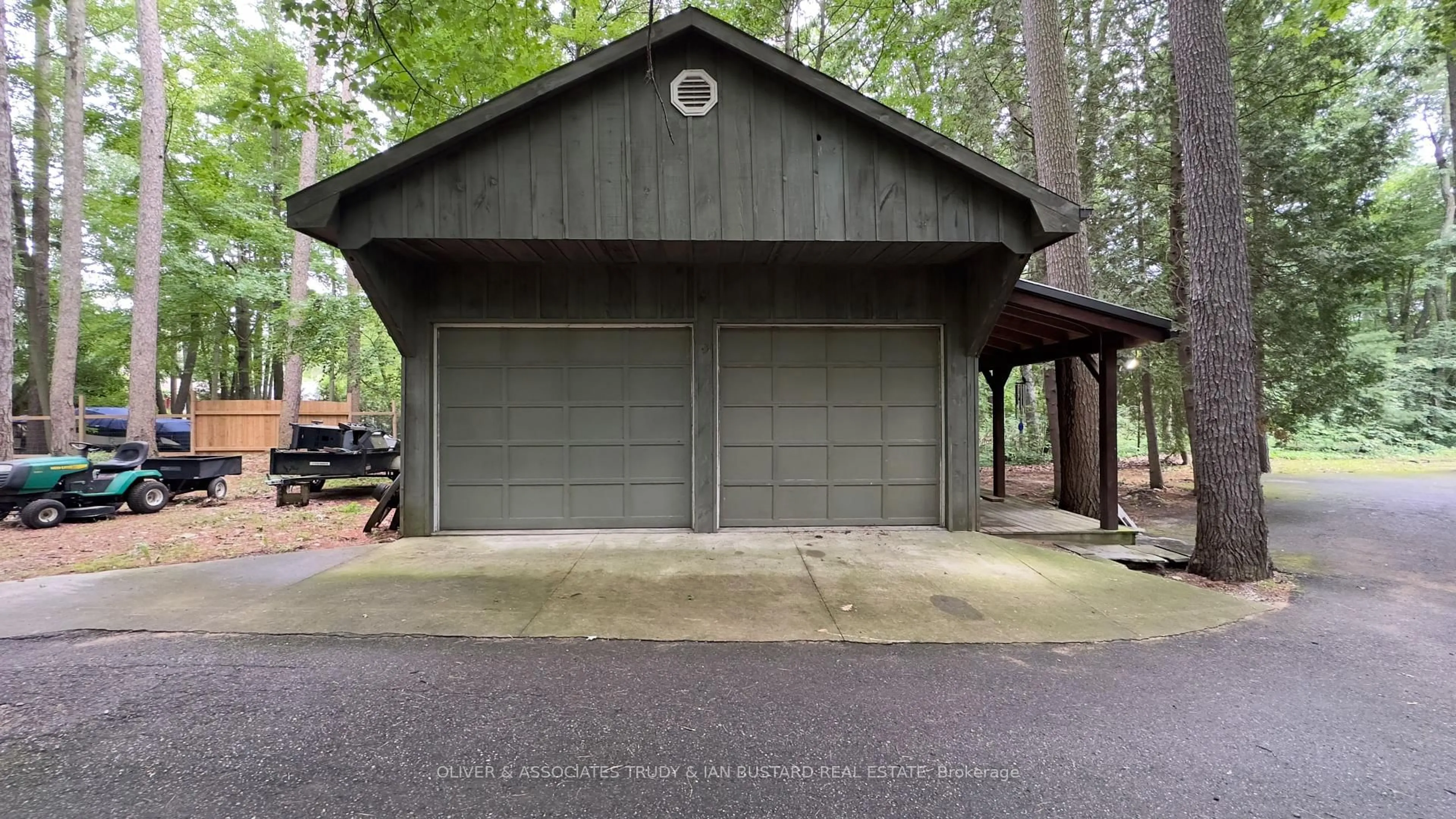 Indoor garage for 255 ONTARIO St, Lambton Shores Ontario N0M 2T0