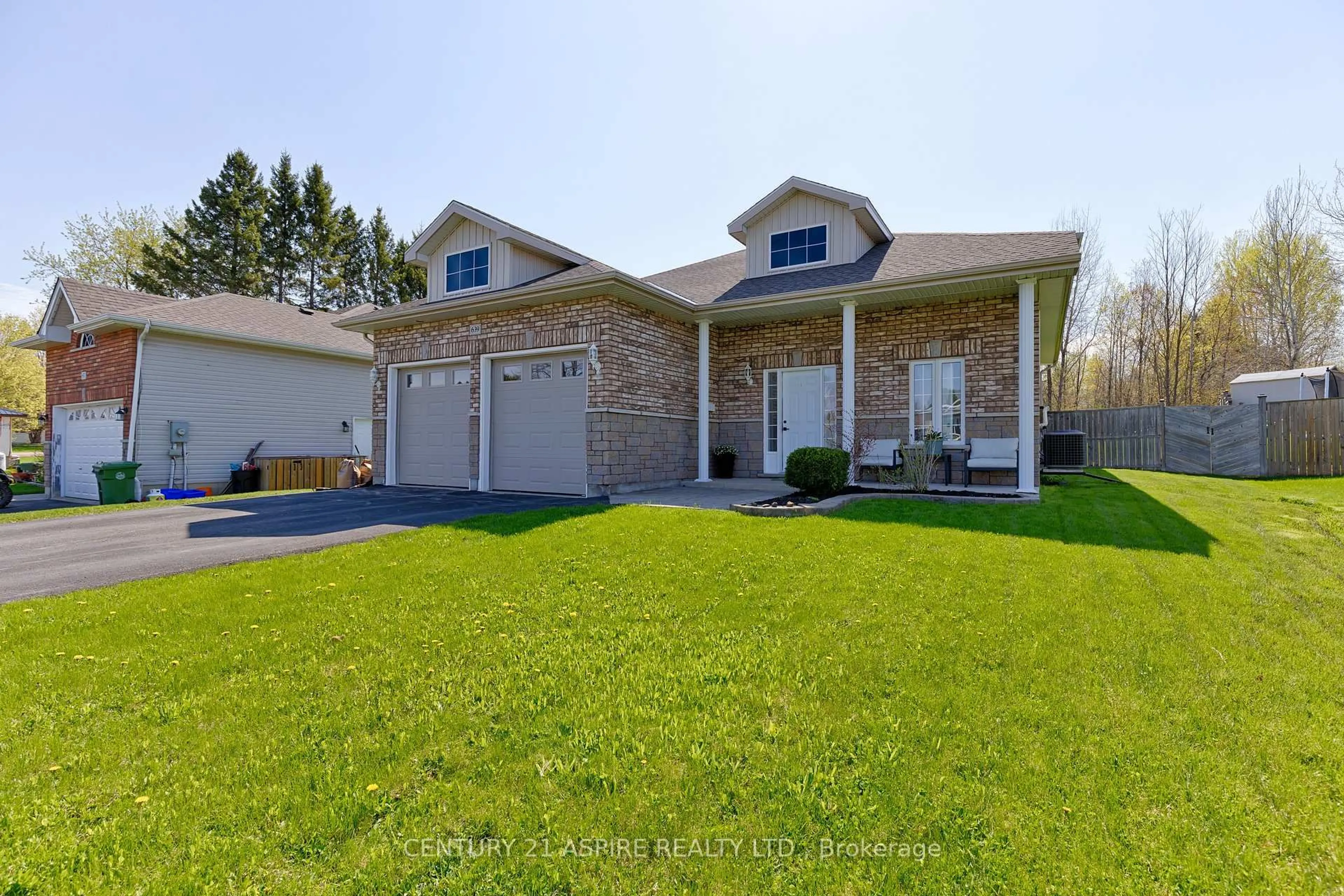 Home with brick exterior material, street for 639 Fairview Ave, Pembroke Ontario K8A 8N4