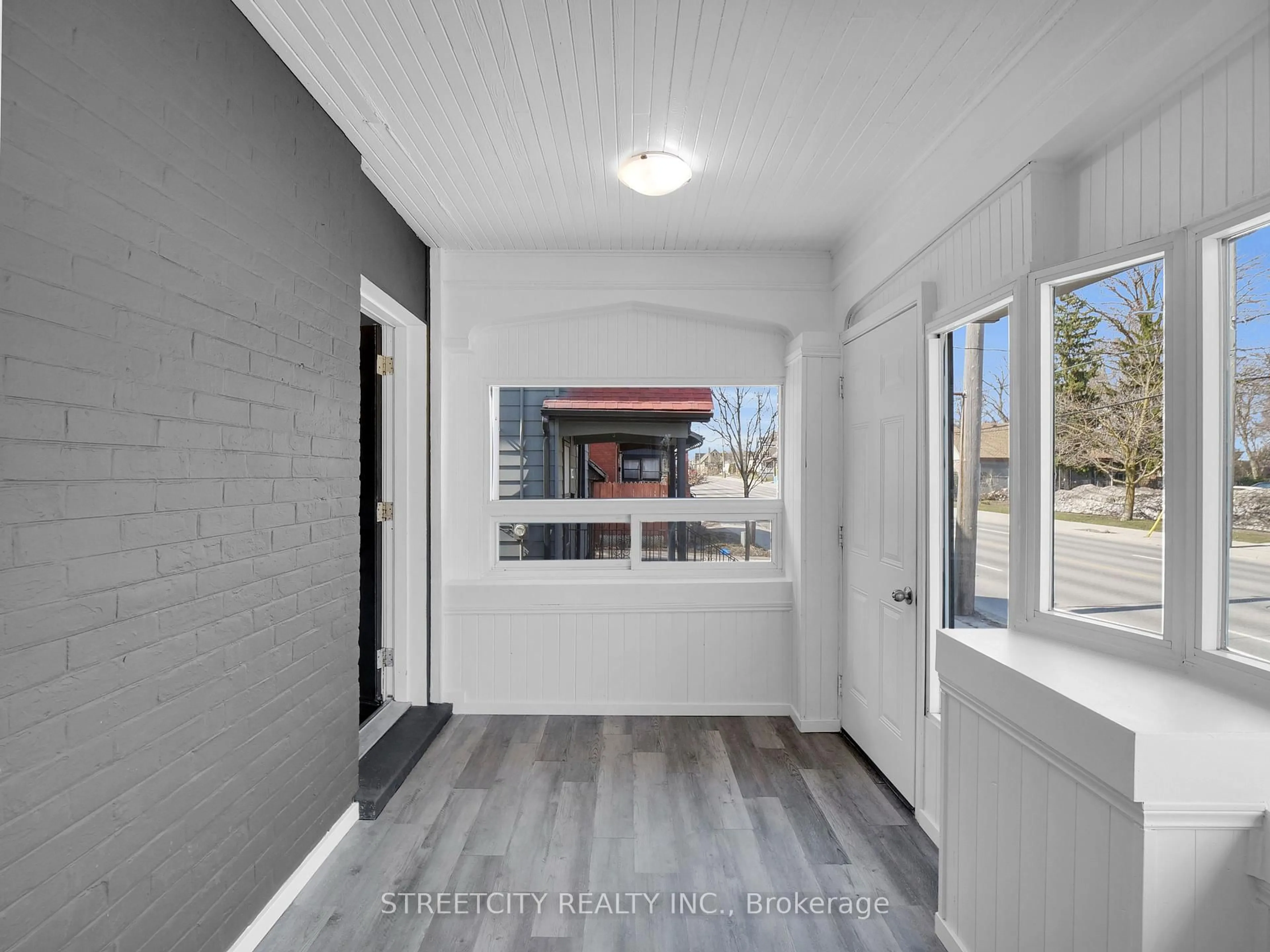 Indoor entryway for 1081 Florence St, London East Ontario N5W 2M7