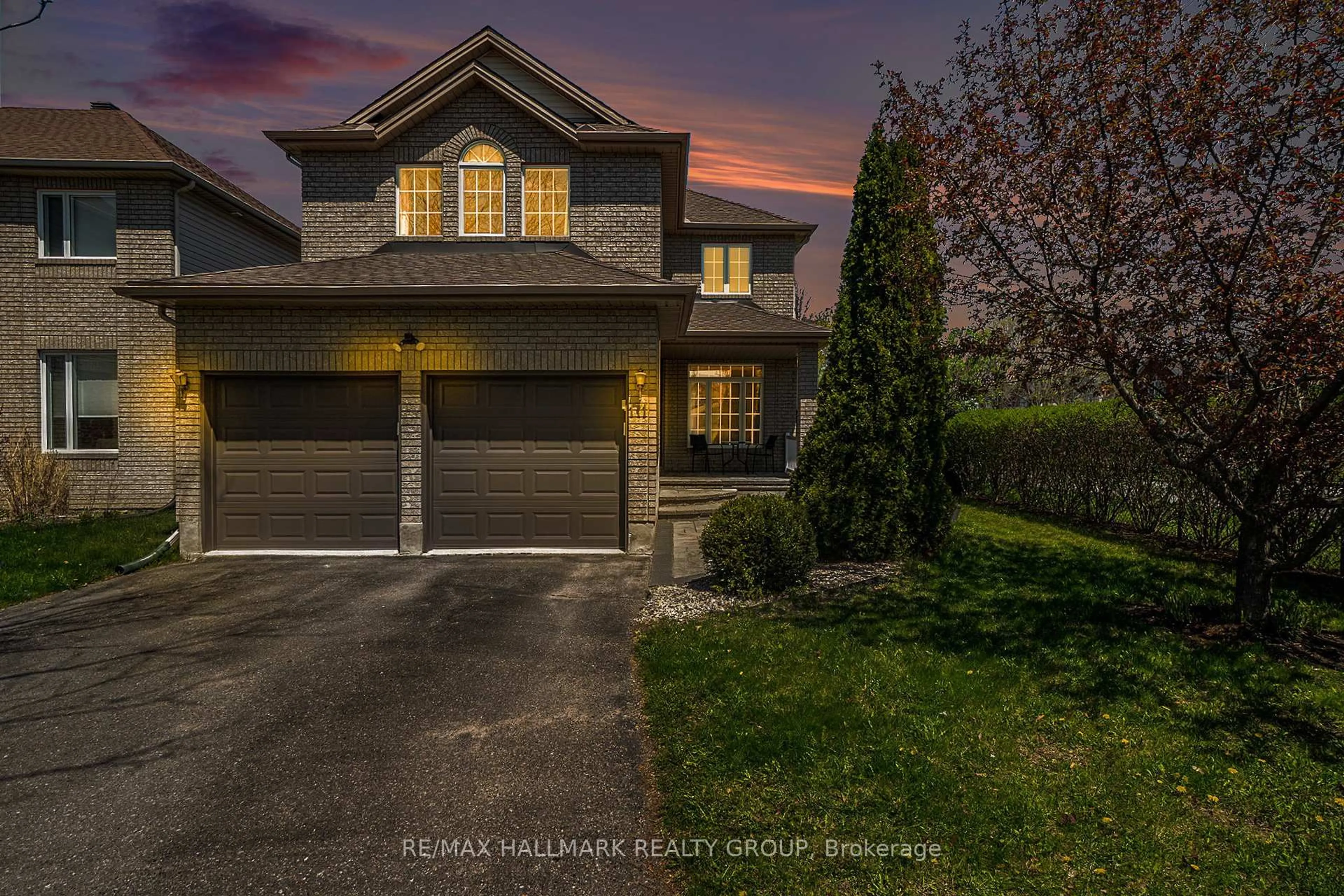 A pic from outside/outdoor area/front of a property/back of a property/a pic from drone, street for 171 Allanford Ave, Ottawa Ontario K1T 3Y4