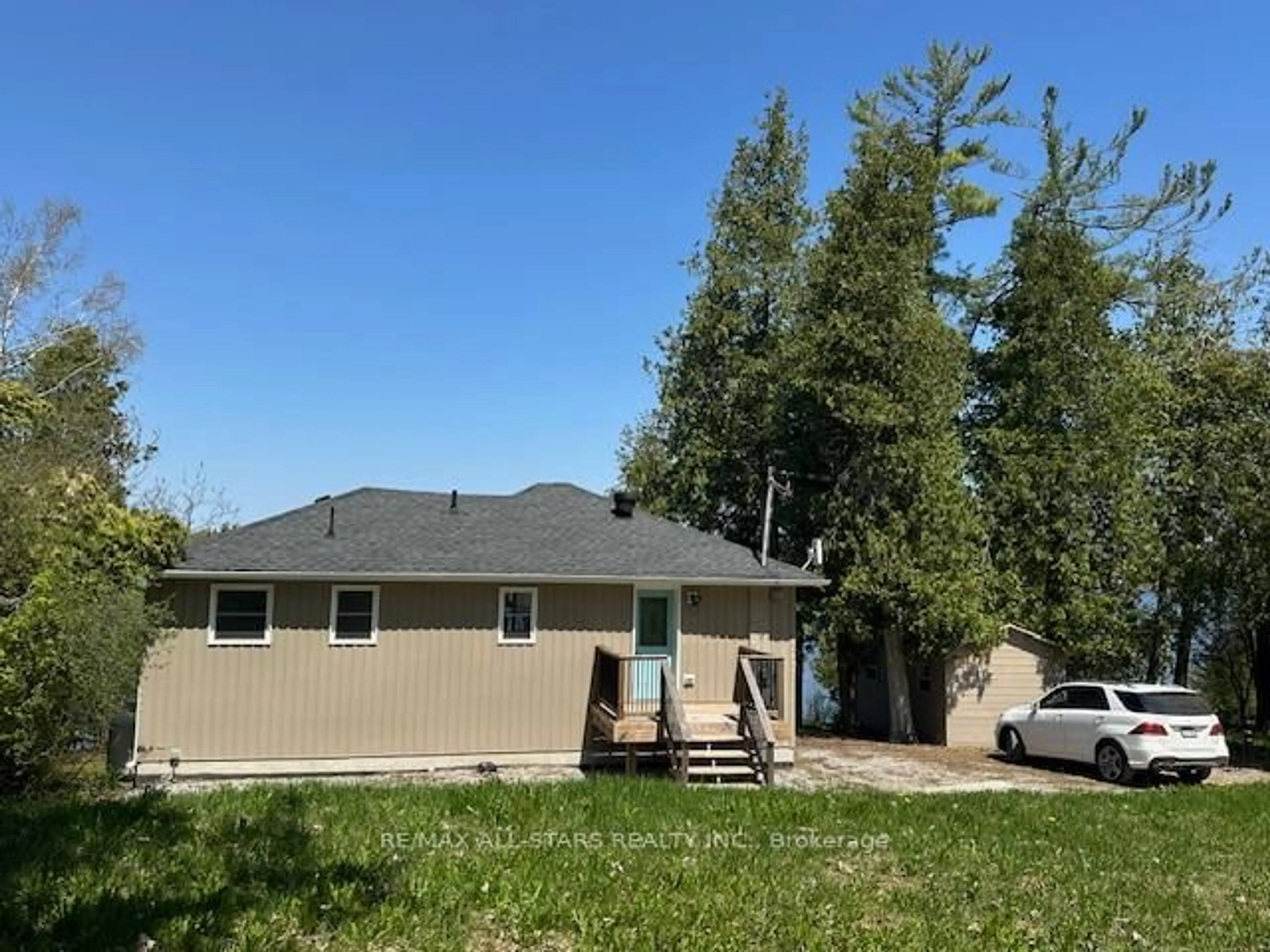 Home with vinyl exterior material, unknown for 15 Manchester Tr, Kawartha Lakes Ontario K0M 1A0