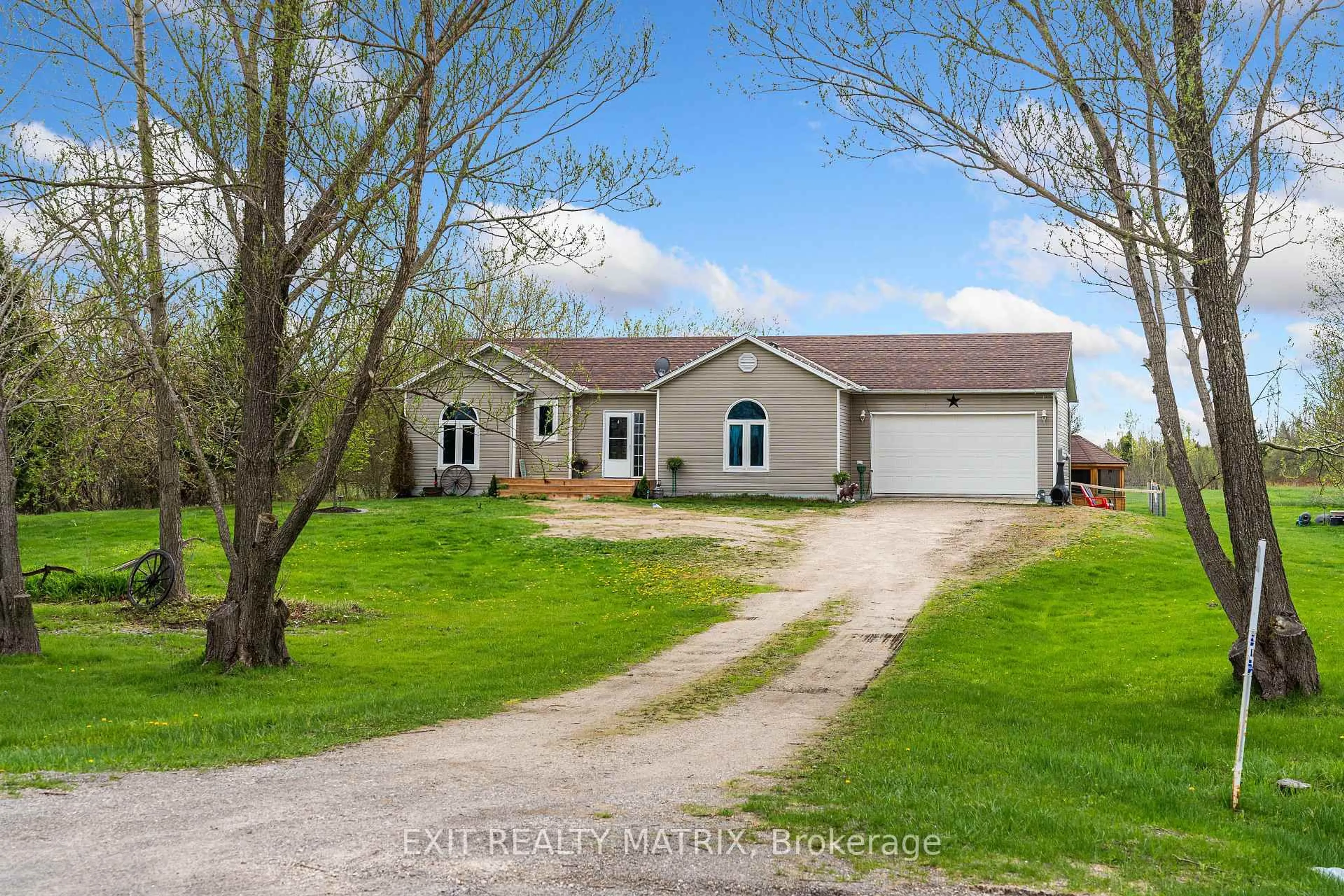 A pic from outside/outdoor area/front of a property/back of a property/a pic from drone, street for 211 Ford Rd, Smiths Falls Ontario K7A 4S4