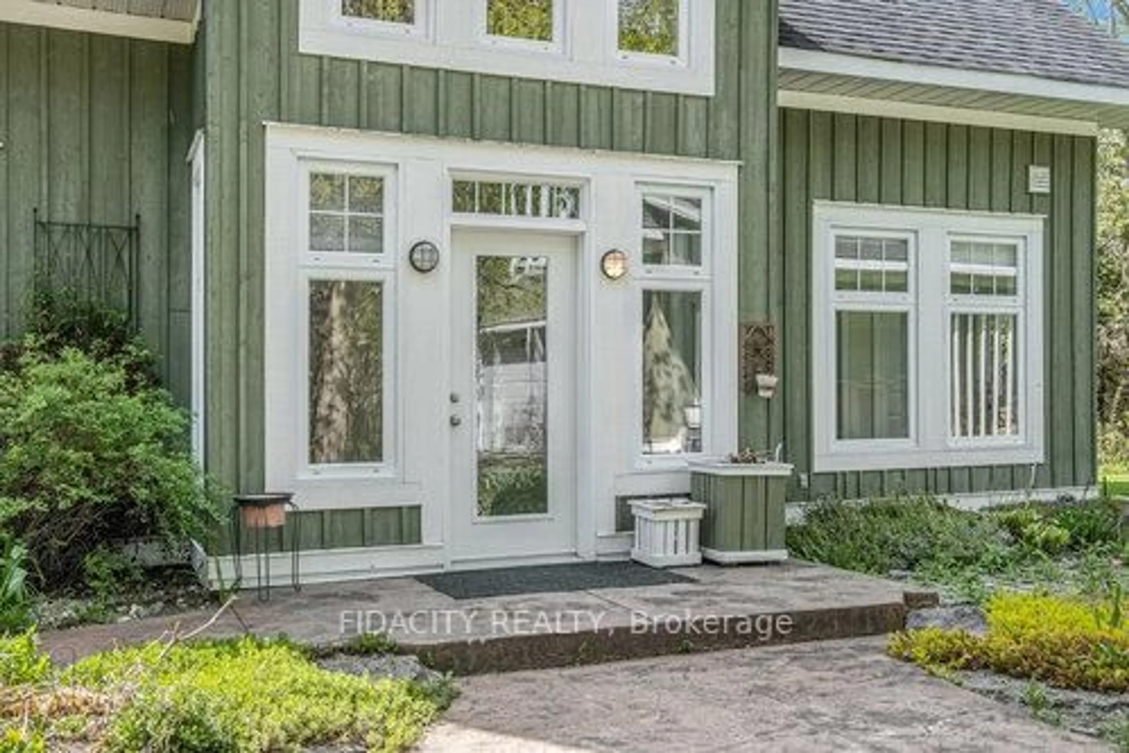 Indoor entryway for 3675 Vaughan Side Rd, Carp Ontario K0A 1L0