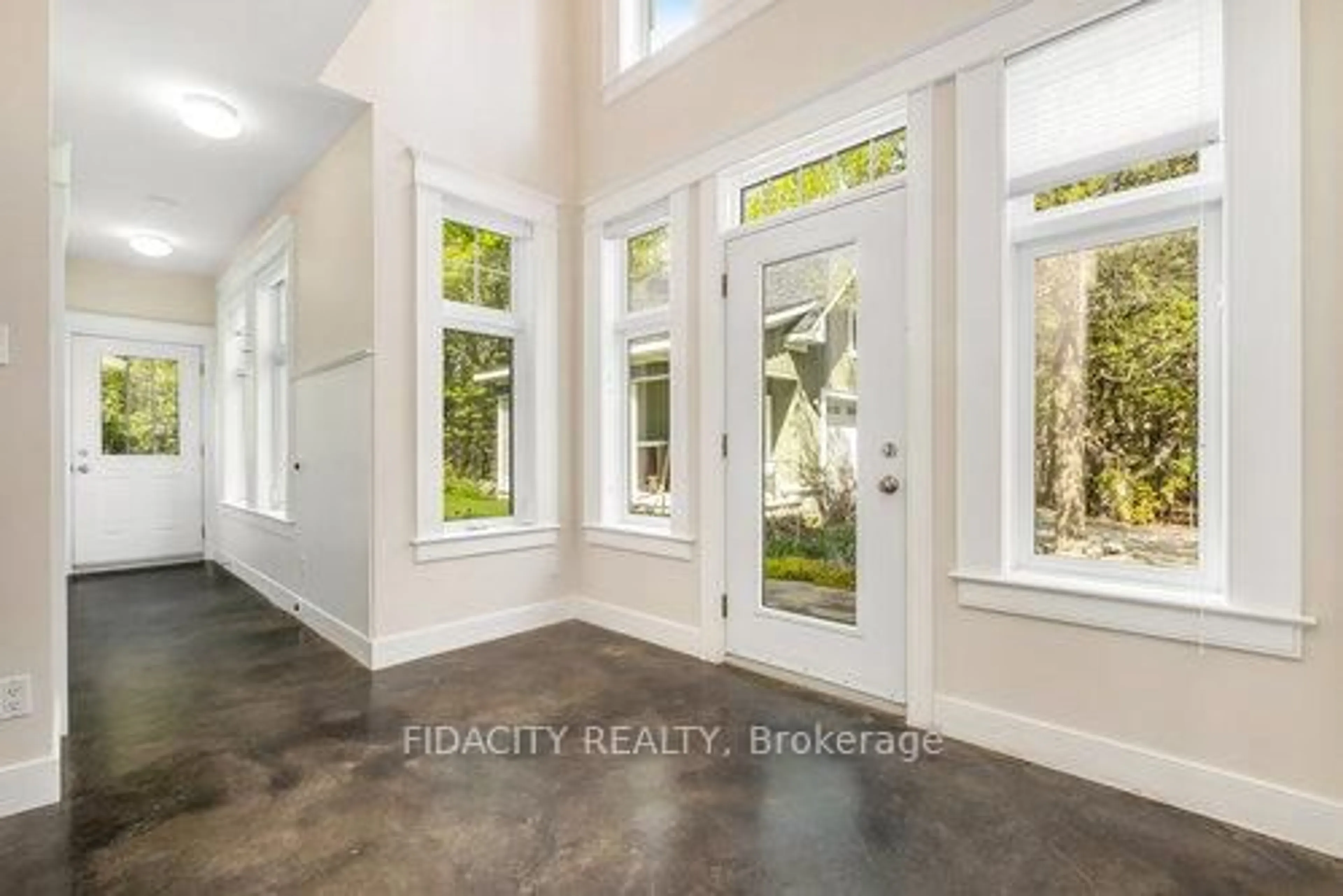 Indoor entryway for 3675 Vaughan Side Rd, Carp Ontario K0A 1L0