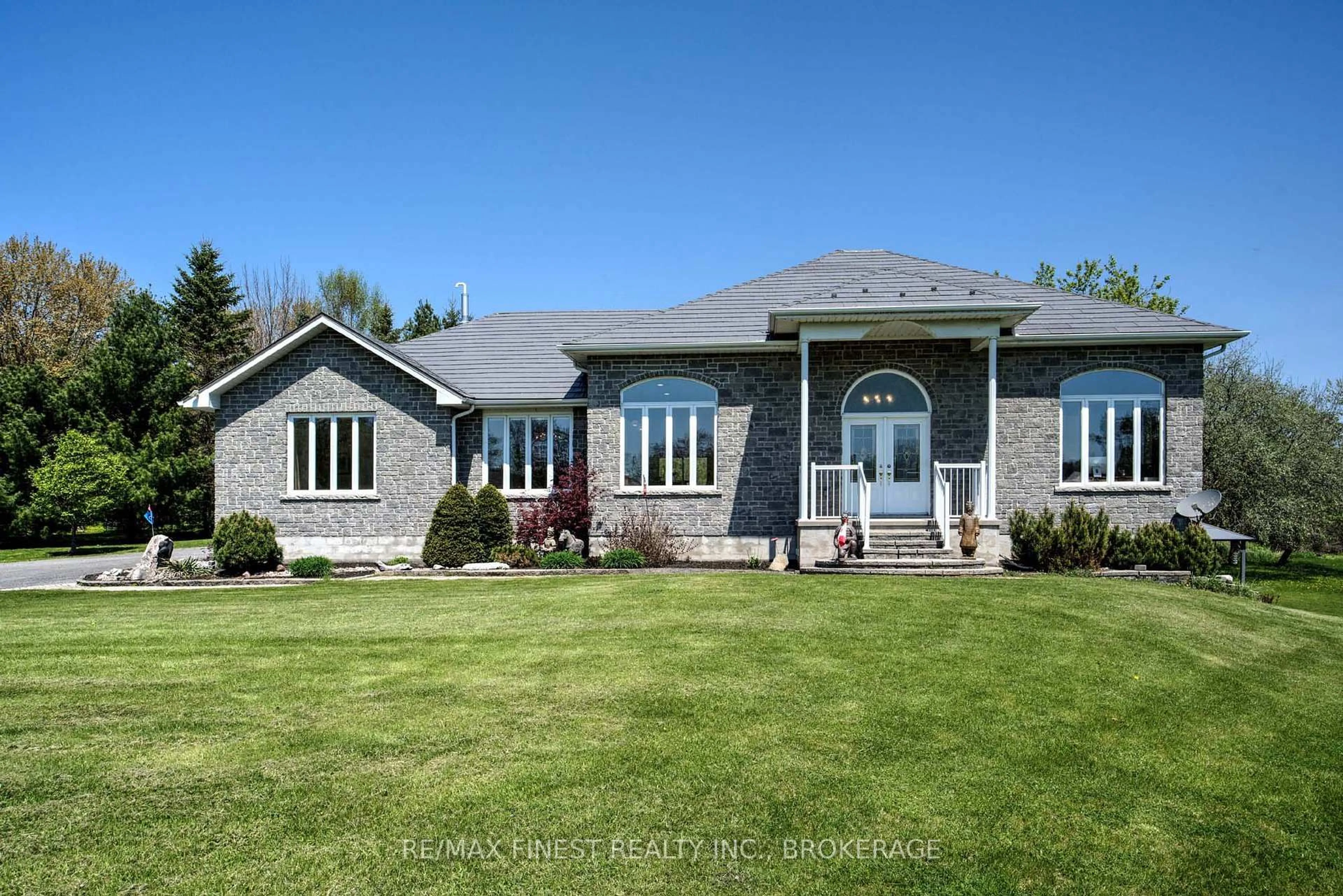 Home with brick exterior material, unknown for 4362 Church St, Sydenham Ontario K0H 2T0
