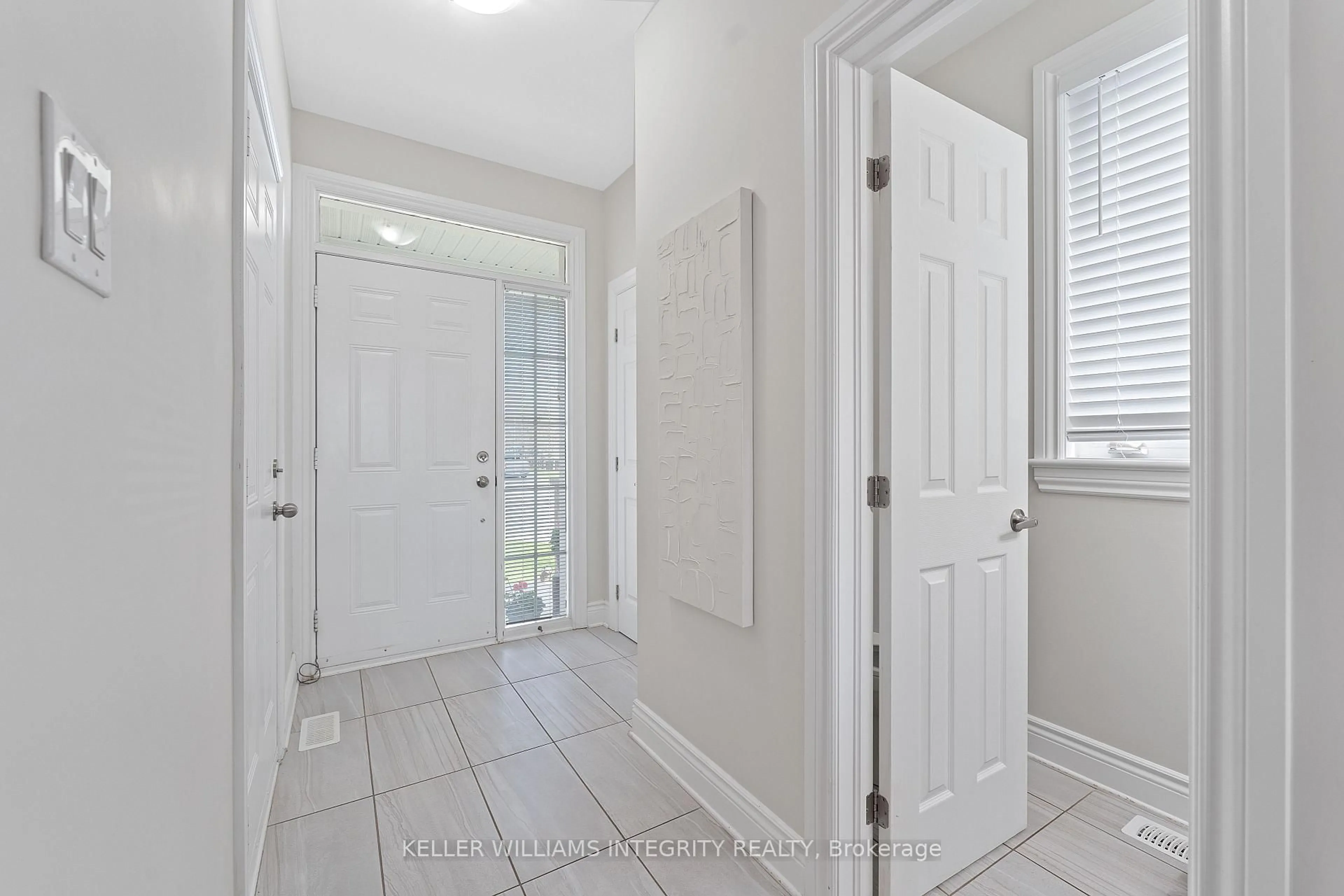 Indoor entryway for 296 Bert Hall St, Arnprior Ontario K7S 0H1