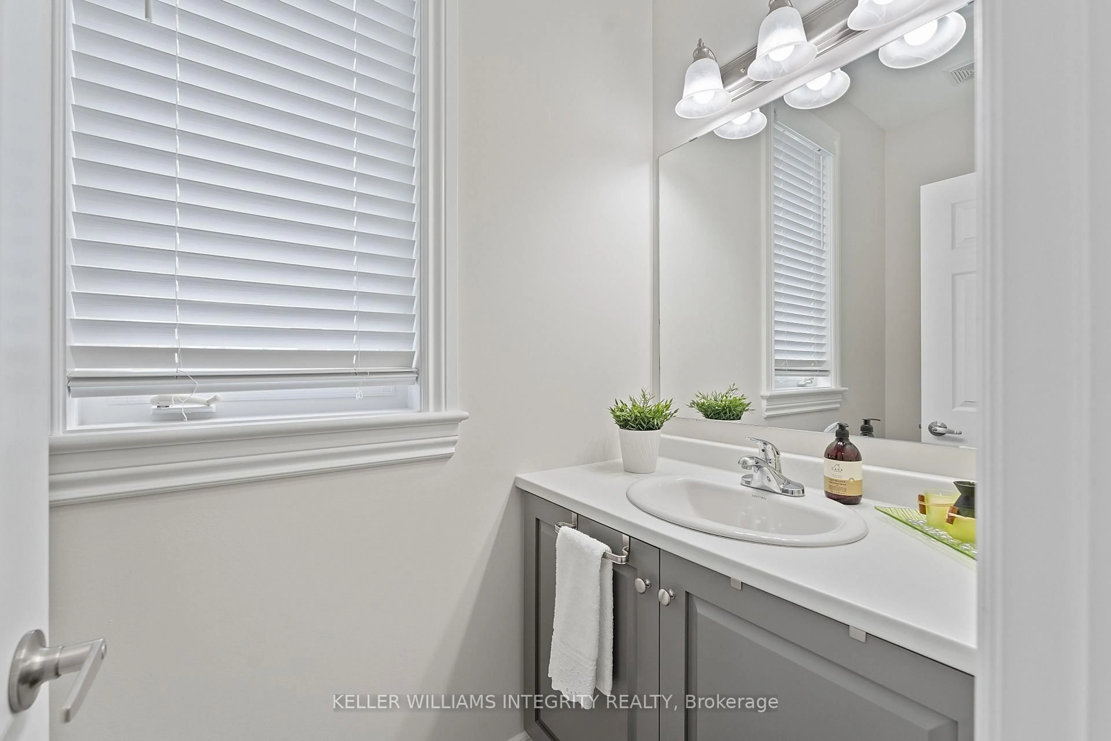 Contemporary bathroom, ceramic/tile floor for 296 Bert Hall St, Arnprior Ontario K7S 0H1